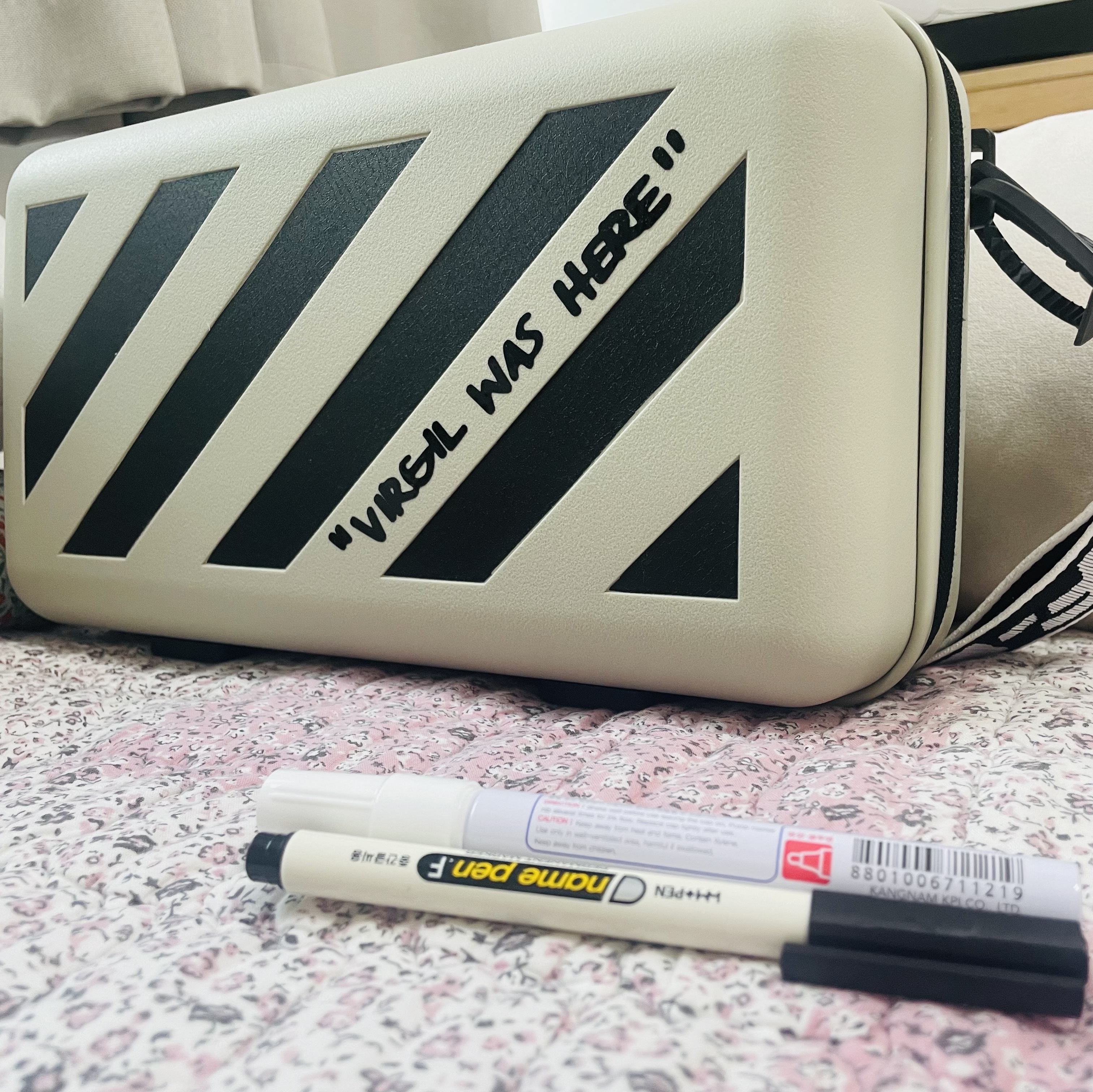Off-White x Amore Pacific Protection Box (Without Cosmetics) 착용 스타일