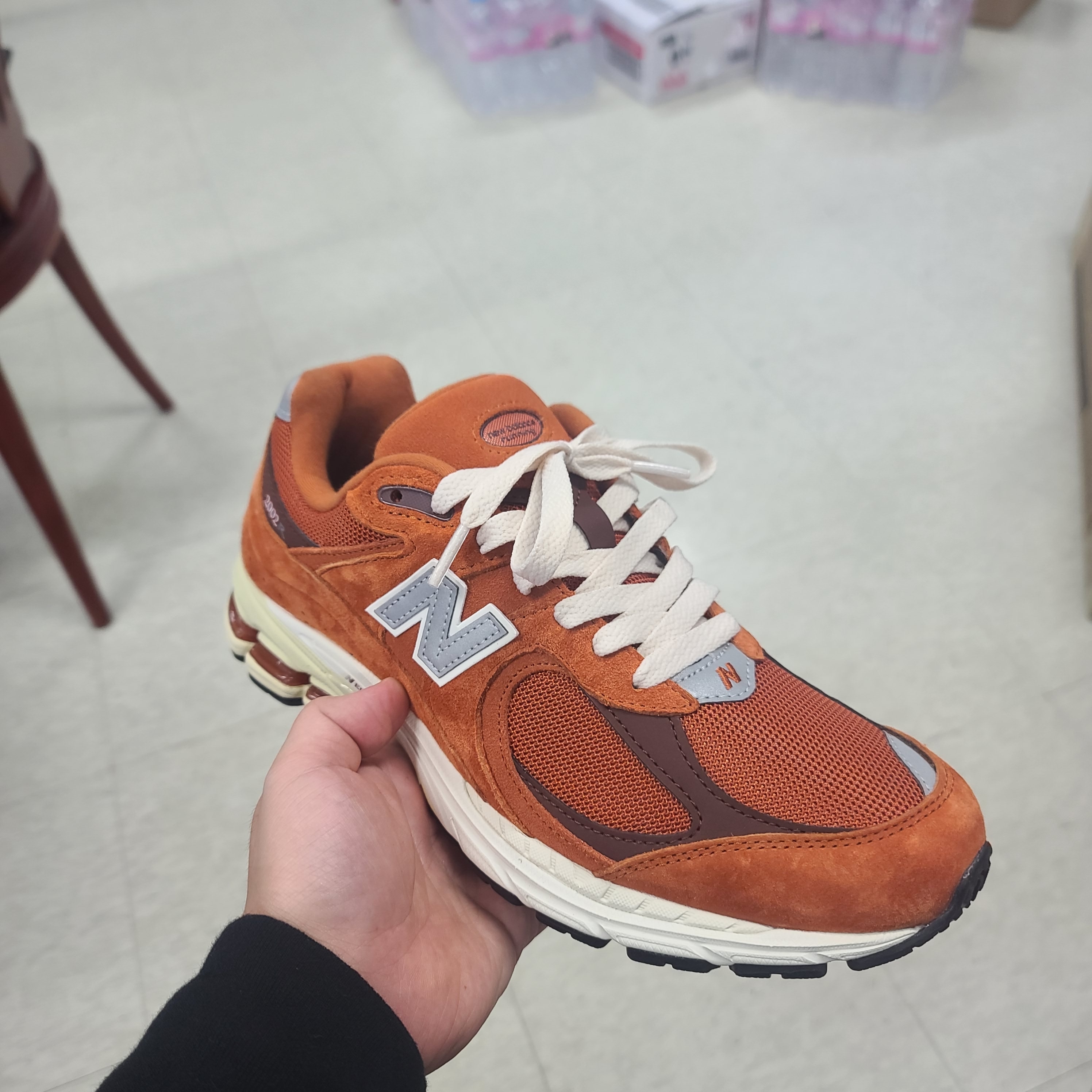 New Balance 2002R Rust Oxide 착용 스타일