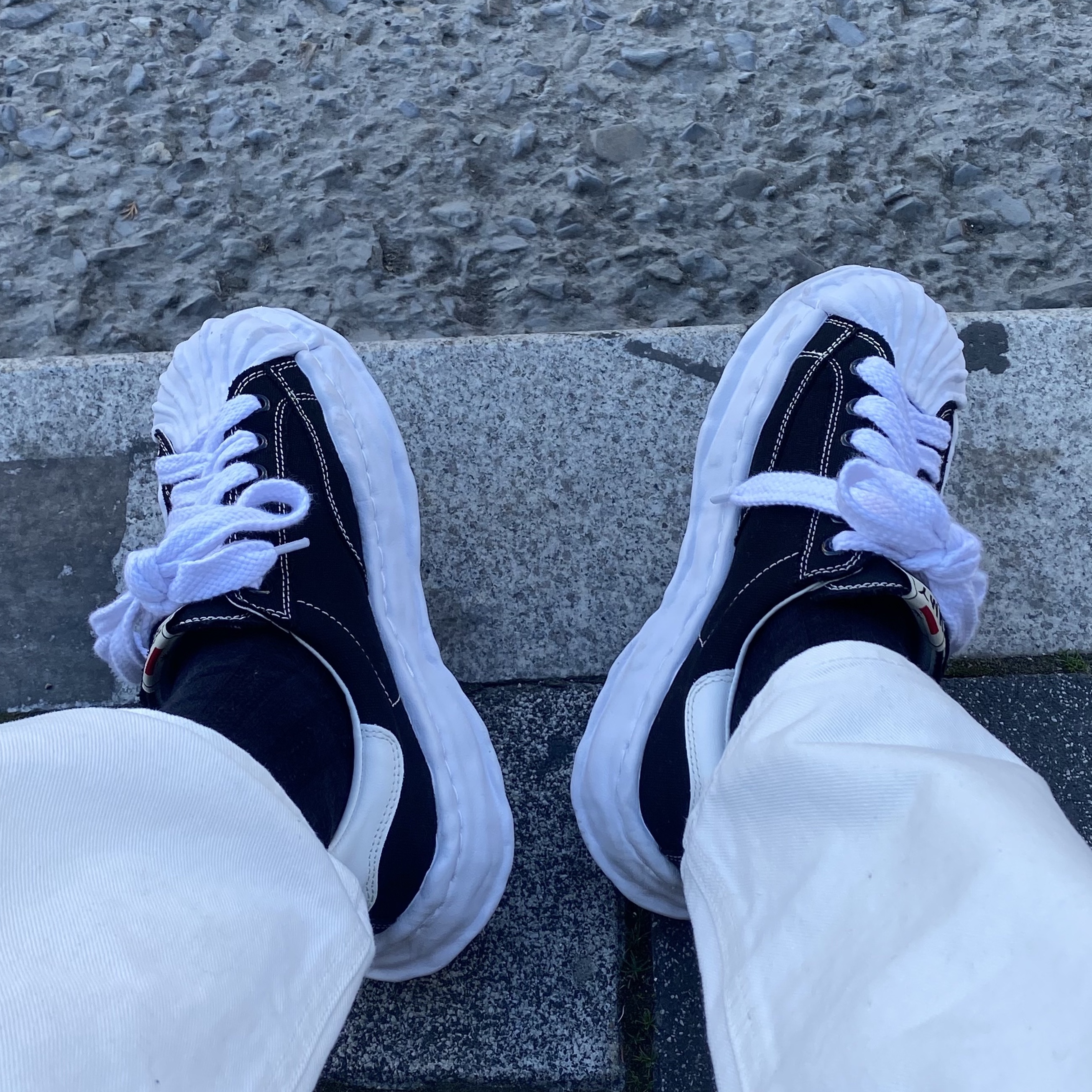Maison Mihara Yasuhiro Blakey OG Sole Canvas Low-top Sneakers Black White 착용 스타일