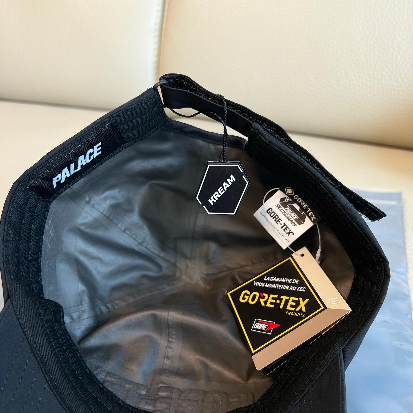 Palace Gore-Tex 6-Panel Black - 22FW 착용 스타일 - 2