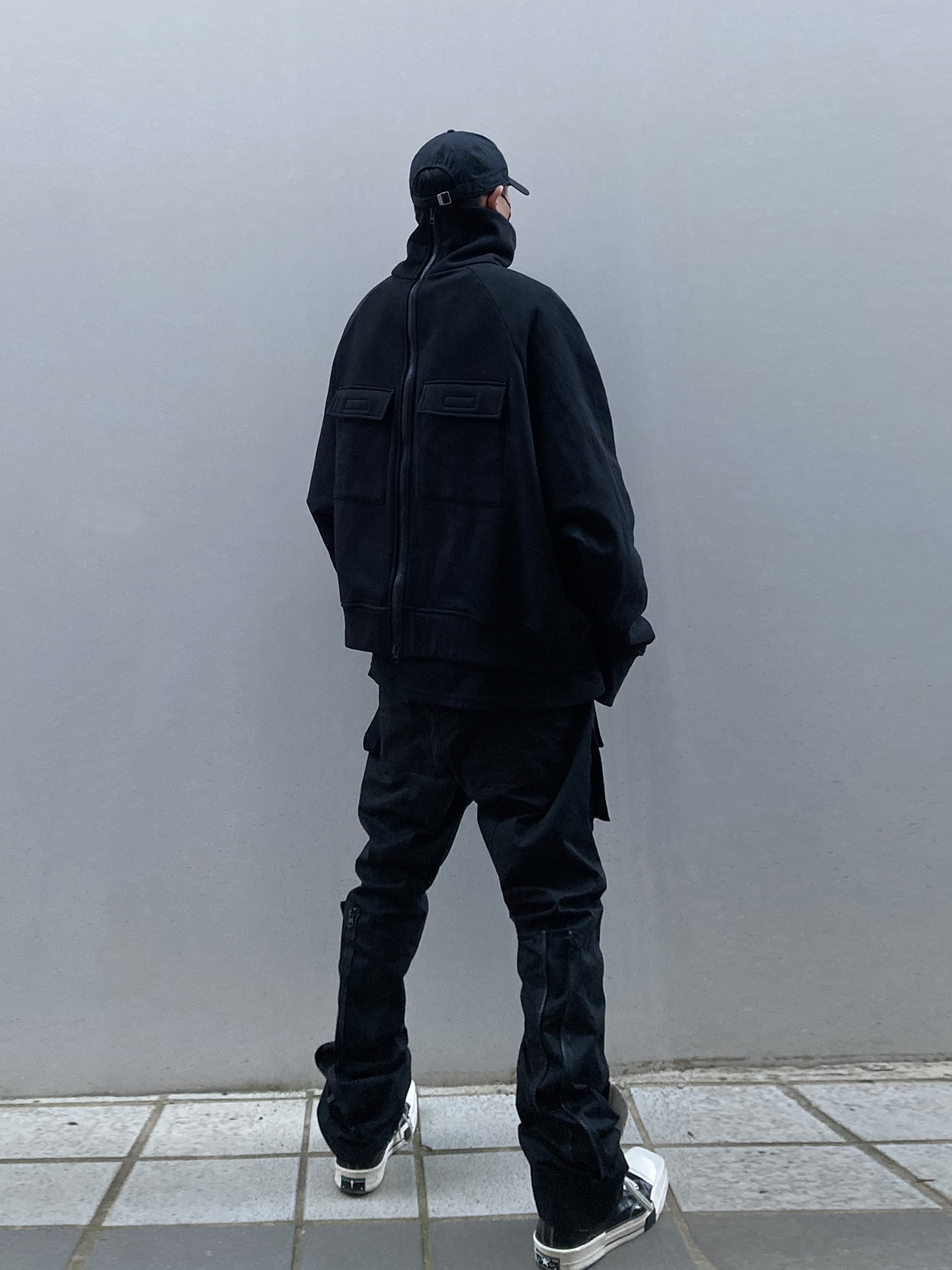 Converse x Drkshdw Turbodrk Chuck 70 Hi Black Lacquered Denim 착용 스타일 - 3