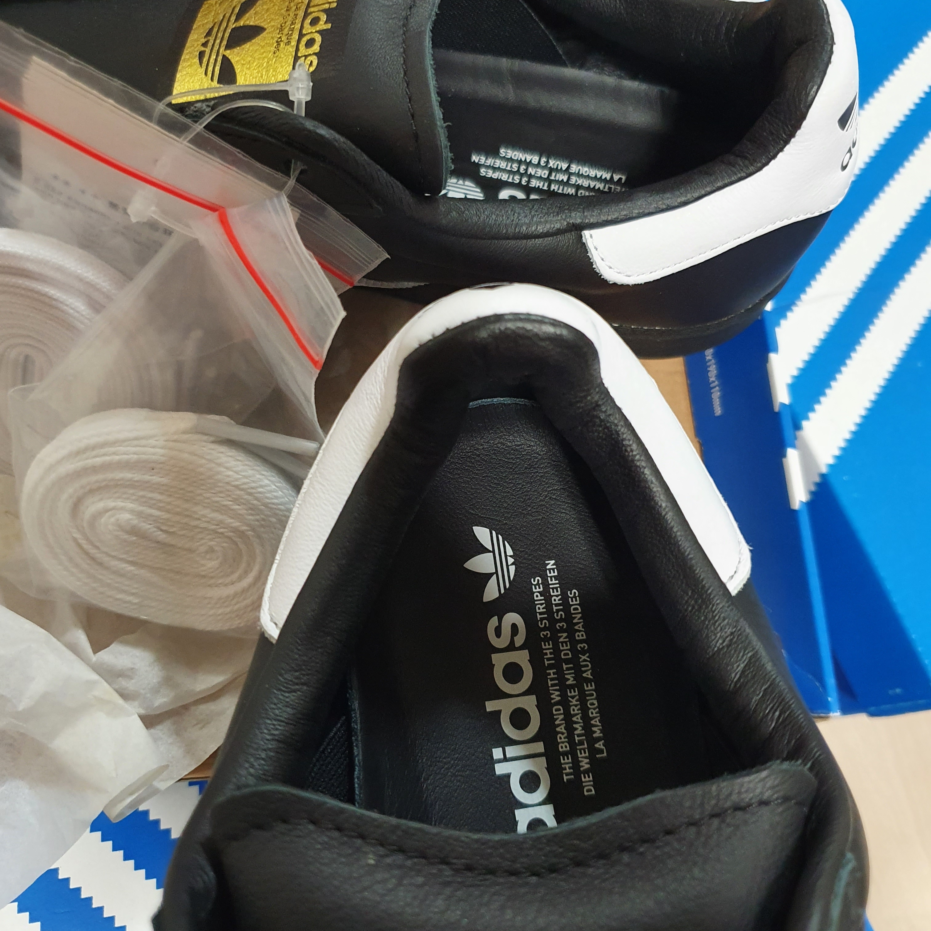 Adidas Superstar Laceless Black 착용 스타일 - 3