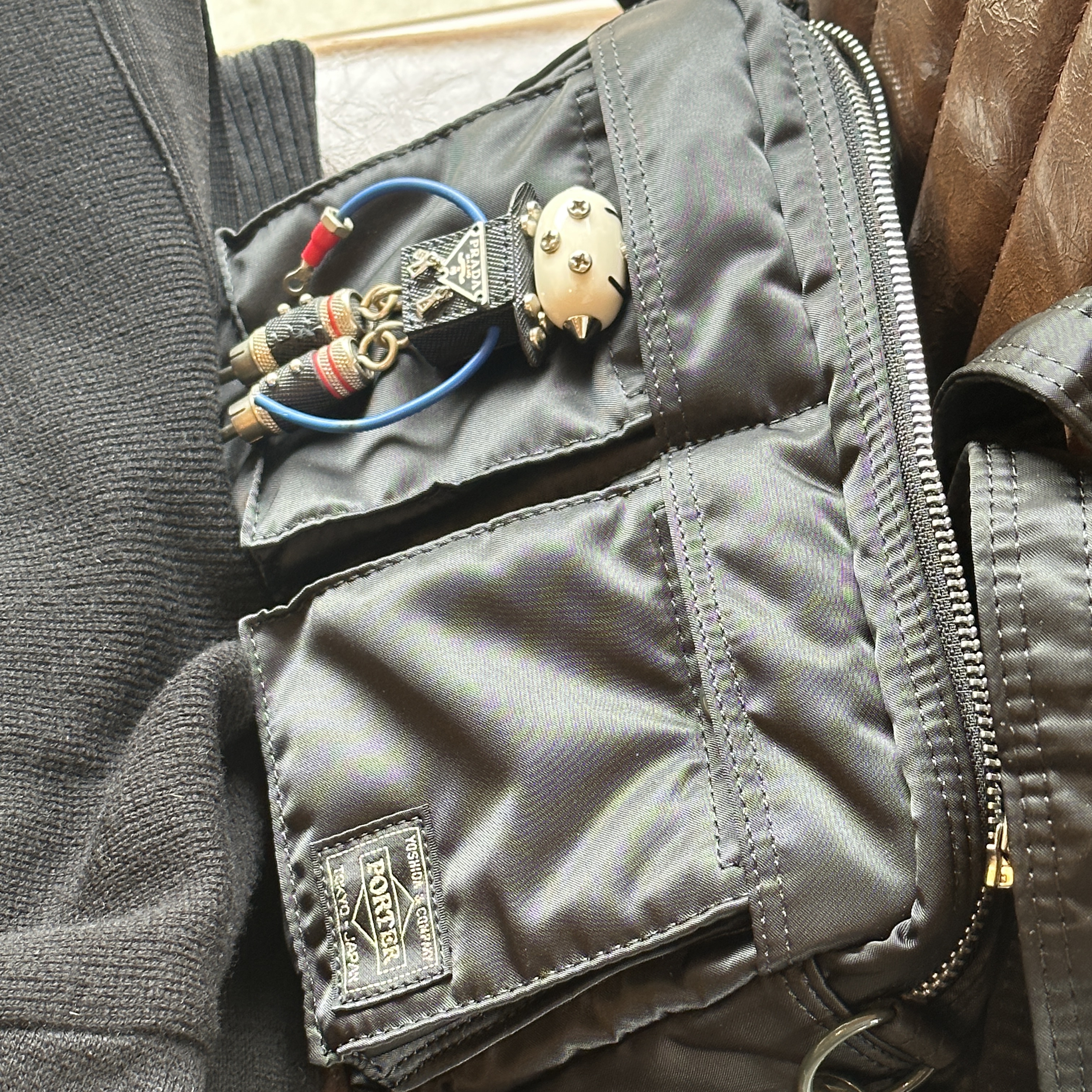 Porter Tanker Shoulder Bag Black 착용 스타일