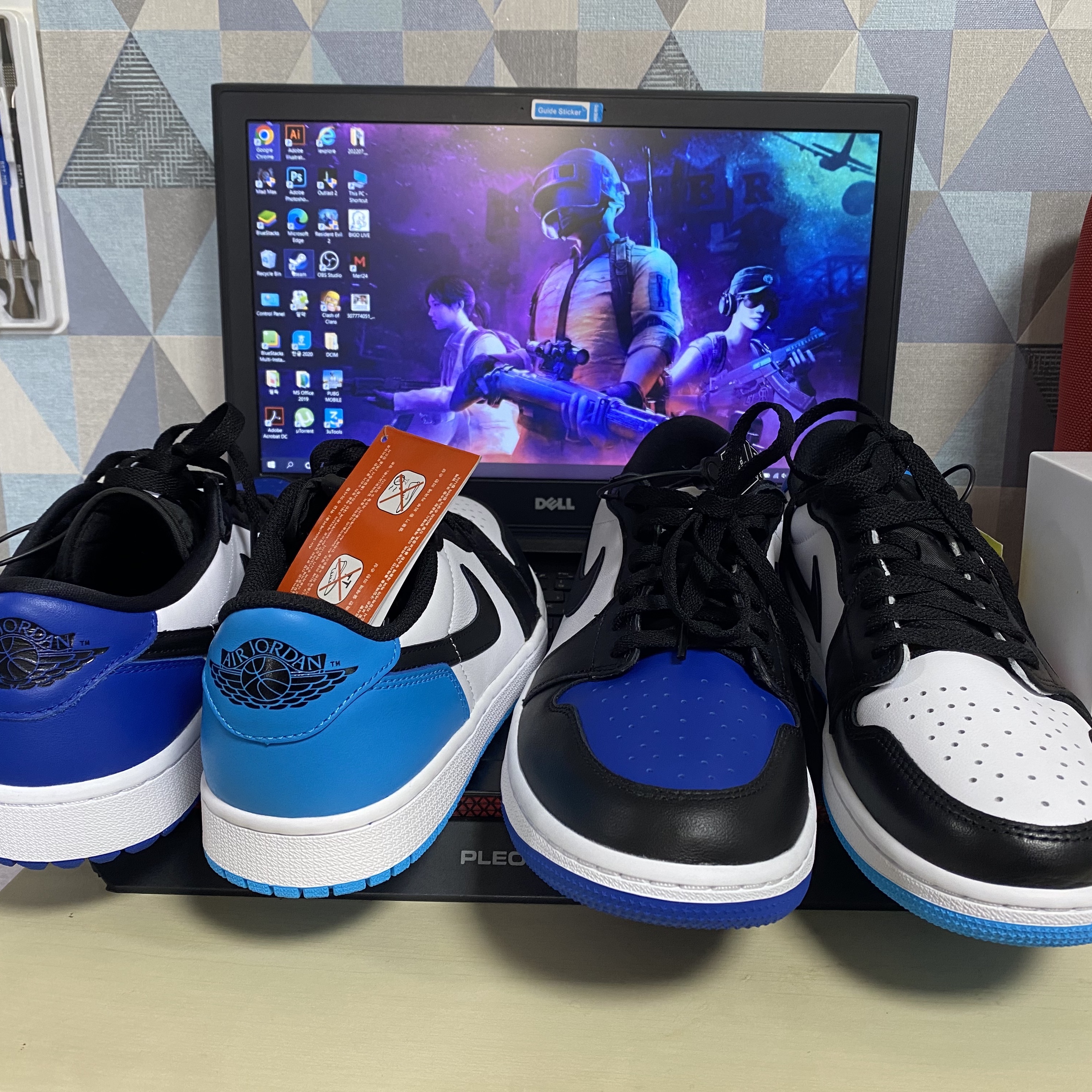 Jordan 1 Retro Low OG Black and Dark Powder Blue, Jordan 1 Low Golf Sport Royal 착용 스타일 - 1