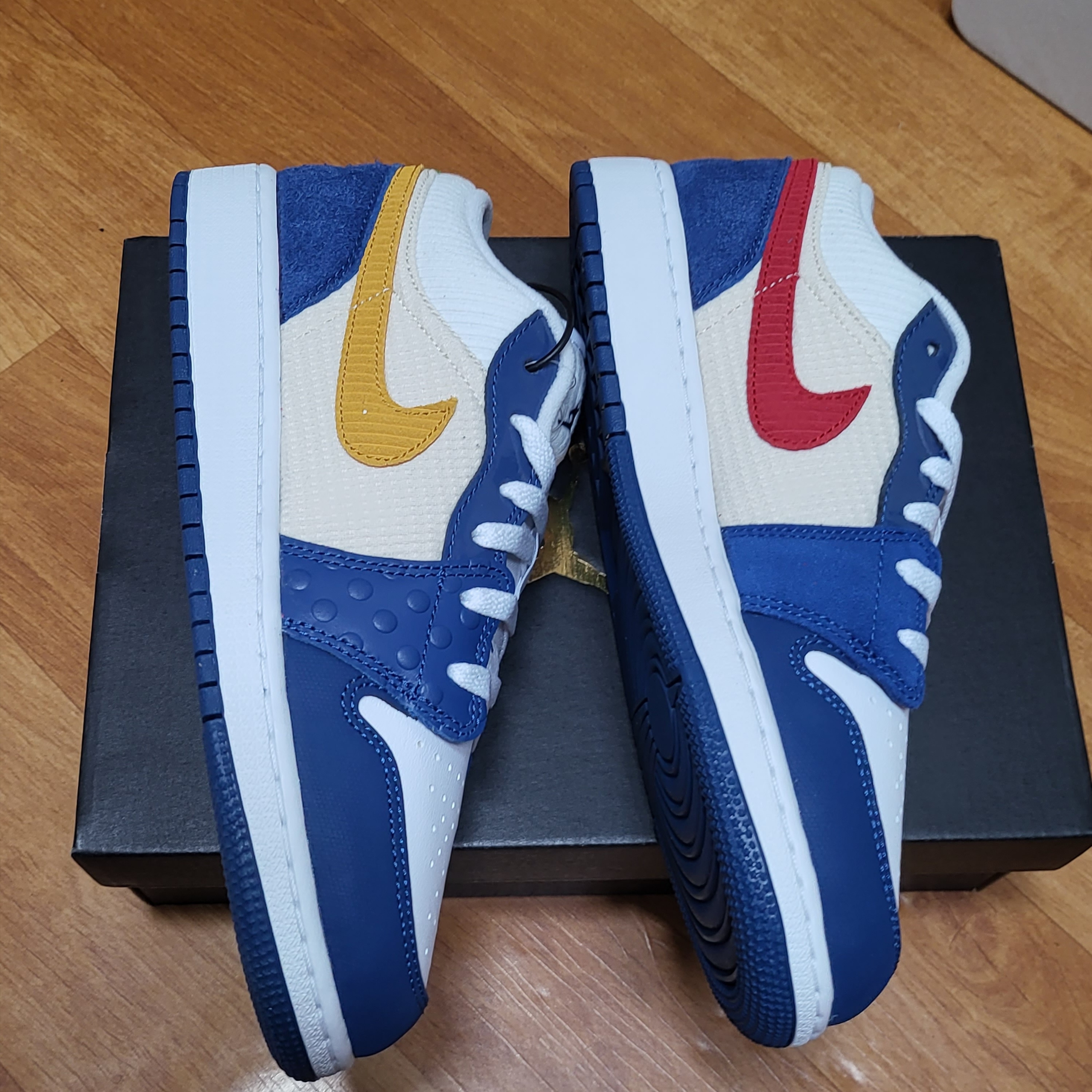 (GS) Jordan 1 Low SE French Blue Chutney White 착용 스타일 - 2