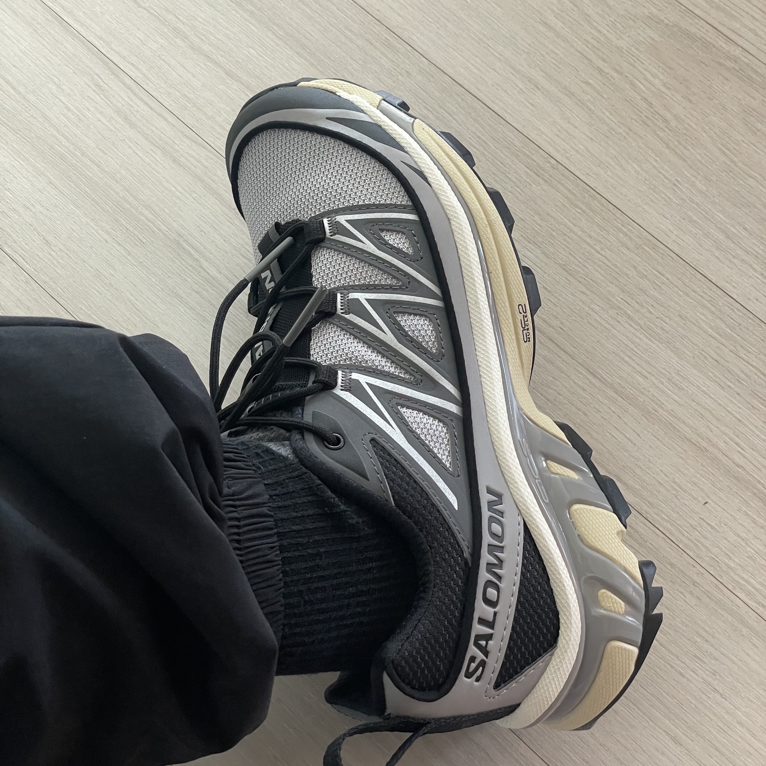 Salomon XT-6 Expanse Alloy Quiet Shade 착용 스타일 - 2