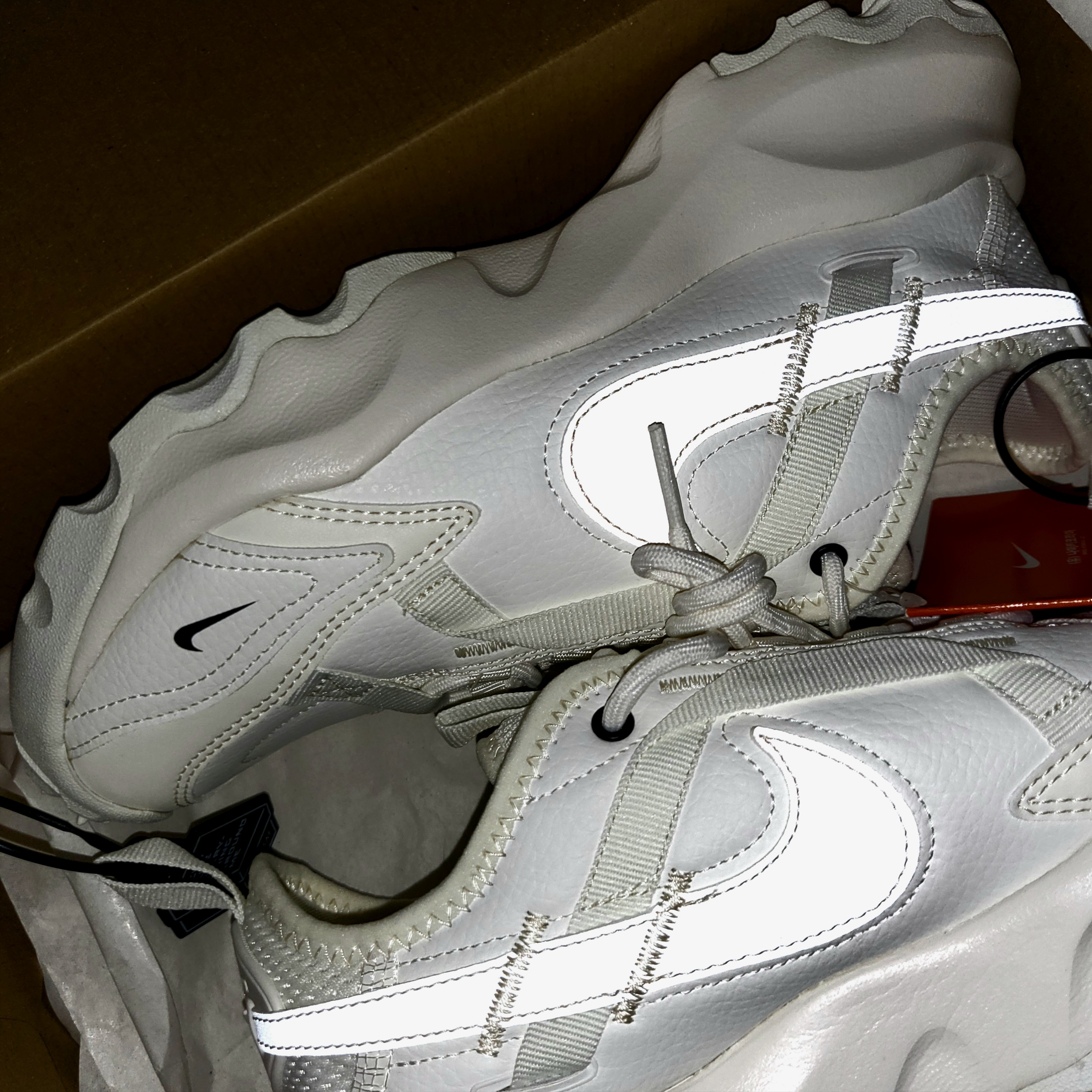 (W) Nike TC 7900 Summit White 착용 스타일