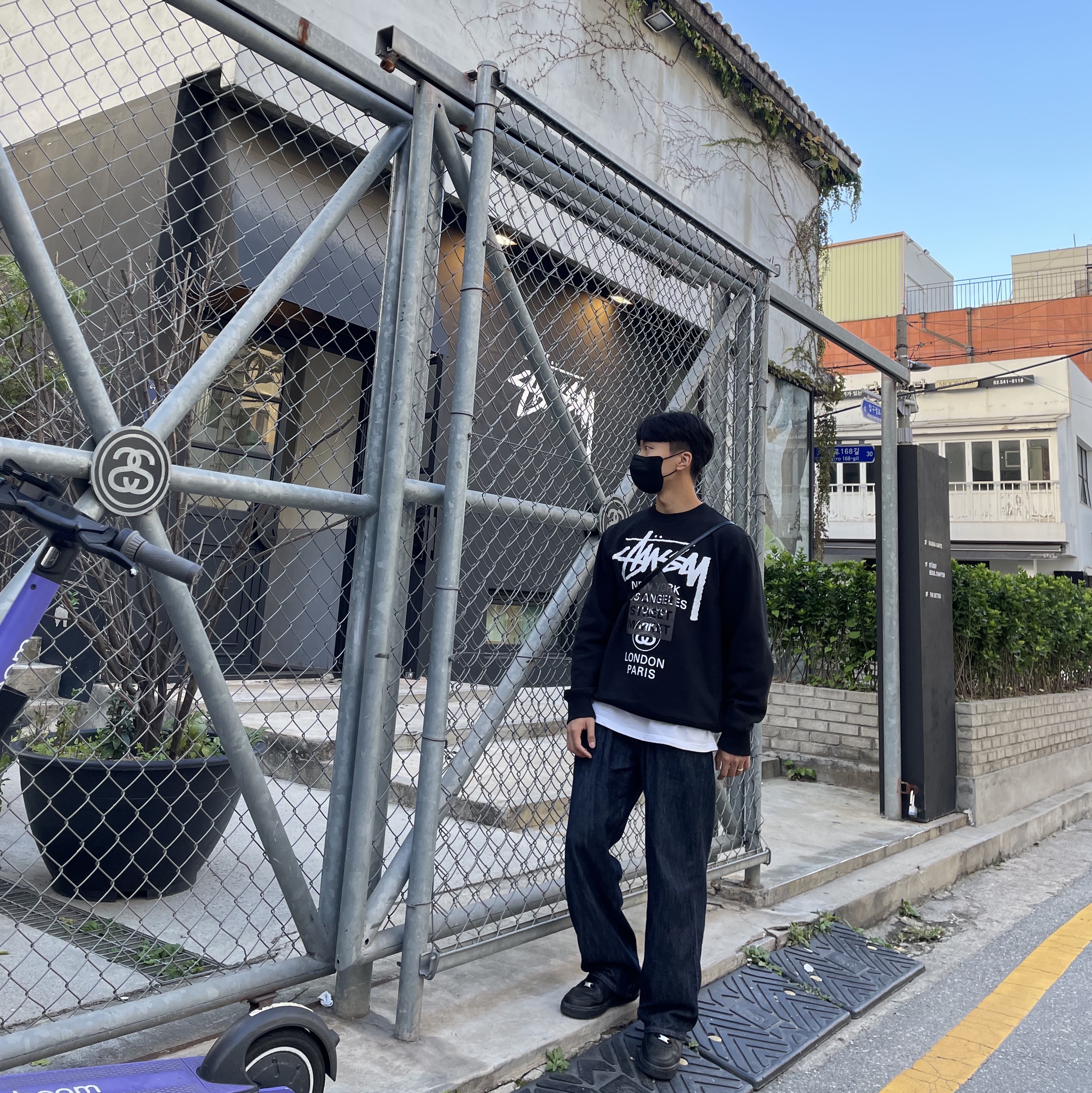 Stussy DSM World Tour Crew Black 2021 착용 스타일 - 1