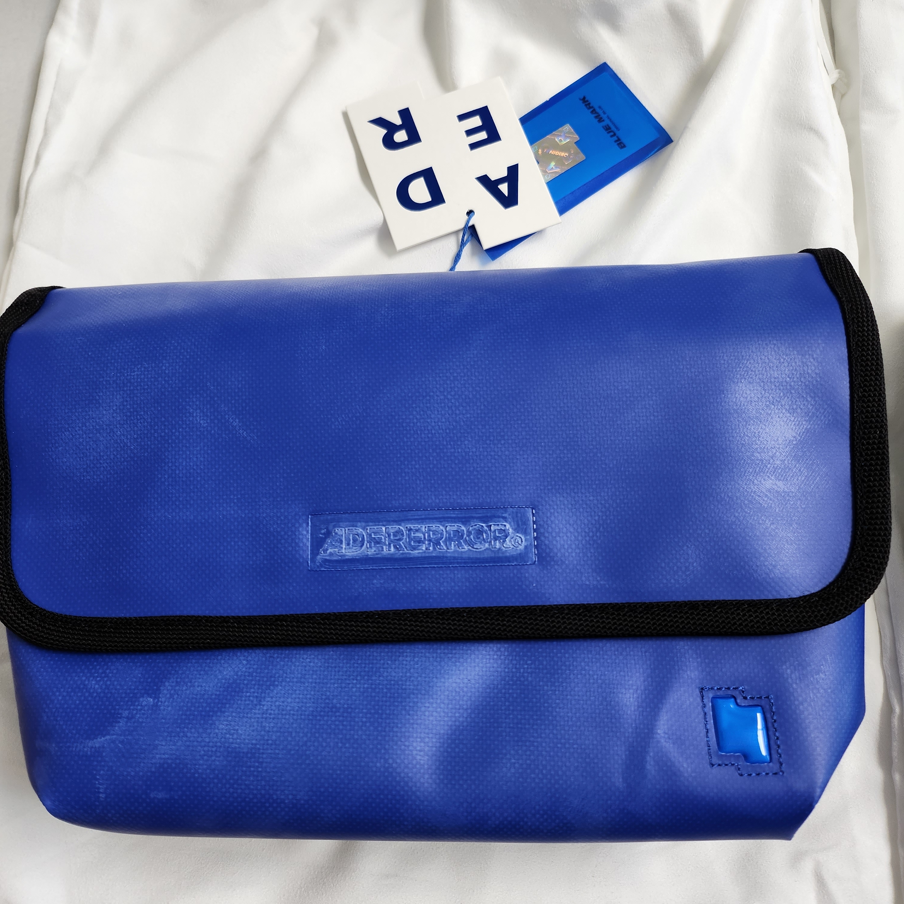 Ader Error Small Trace Esty Messanger Bag Noir, Ader Error Small Trace Esty Messanger Bag Z-Blue 착용 스타일 - 3