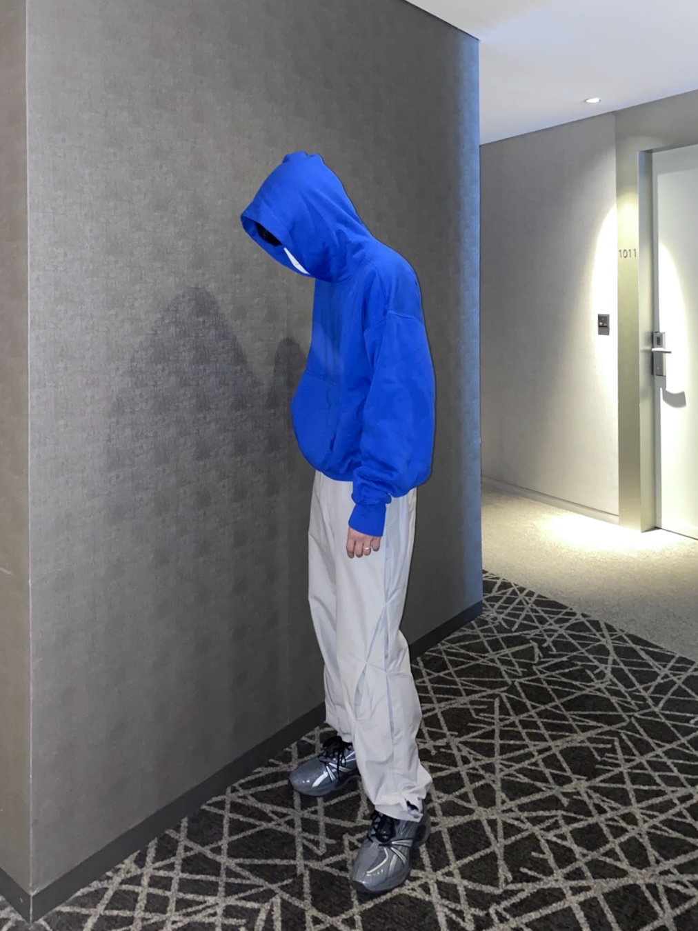 Asics HN2-S Protoblast Steel Grey, Yeezy Gap Hoodie Blue 착용 스타일 - 1