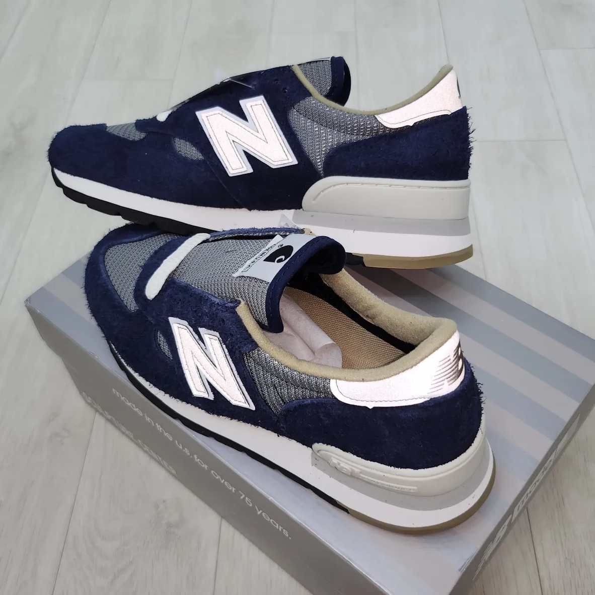 New Balance x Carhartt WIP 990v1 Made in USA Sculpture Center 착용 스타일 - 5
