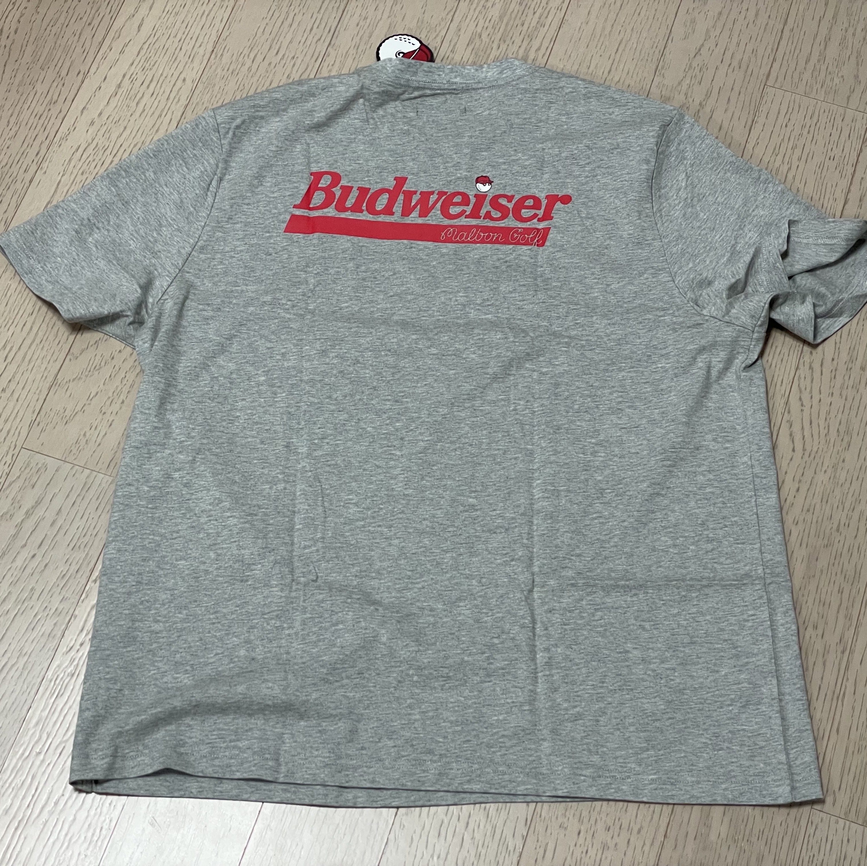 Malbon Golf x Budweiser Buckets T-Shirt Heather Grey 착용 스타일 - 1