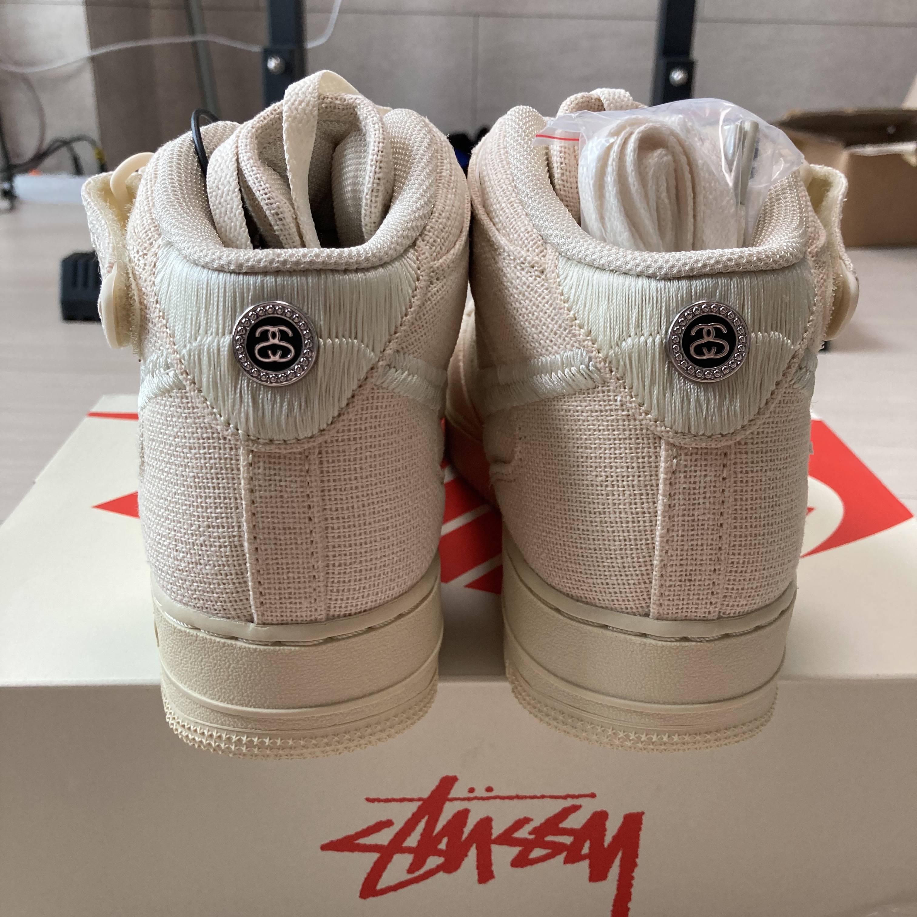 Nike x Stussy Air Force 1 '07 Mid SP Fossil 착용 스타일 - 3