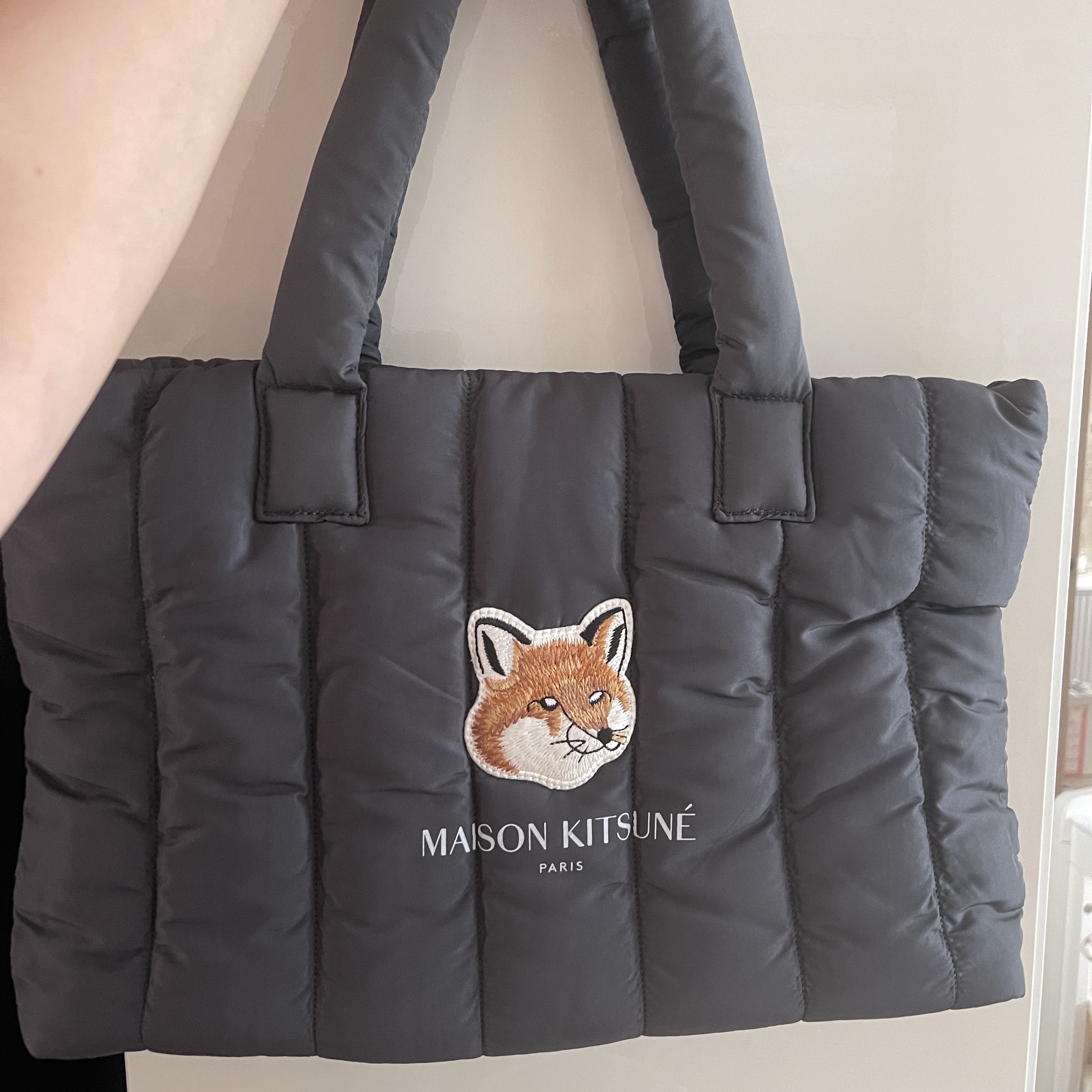 Maison Kitsune x Laneige Padded Bag Navy 착용 스타일