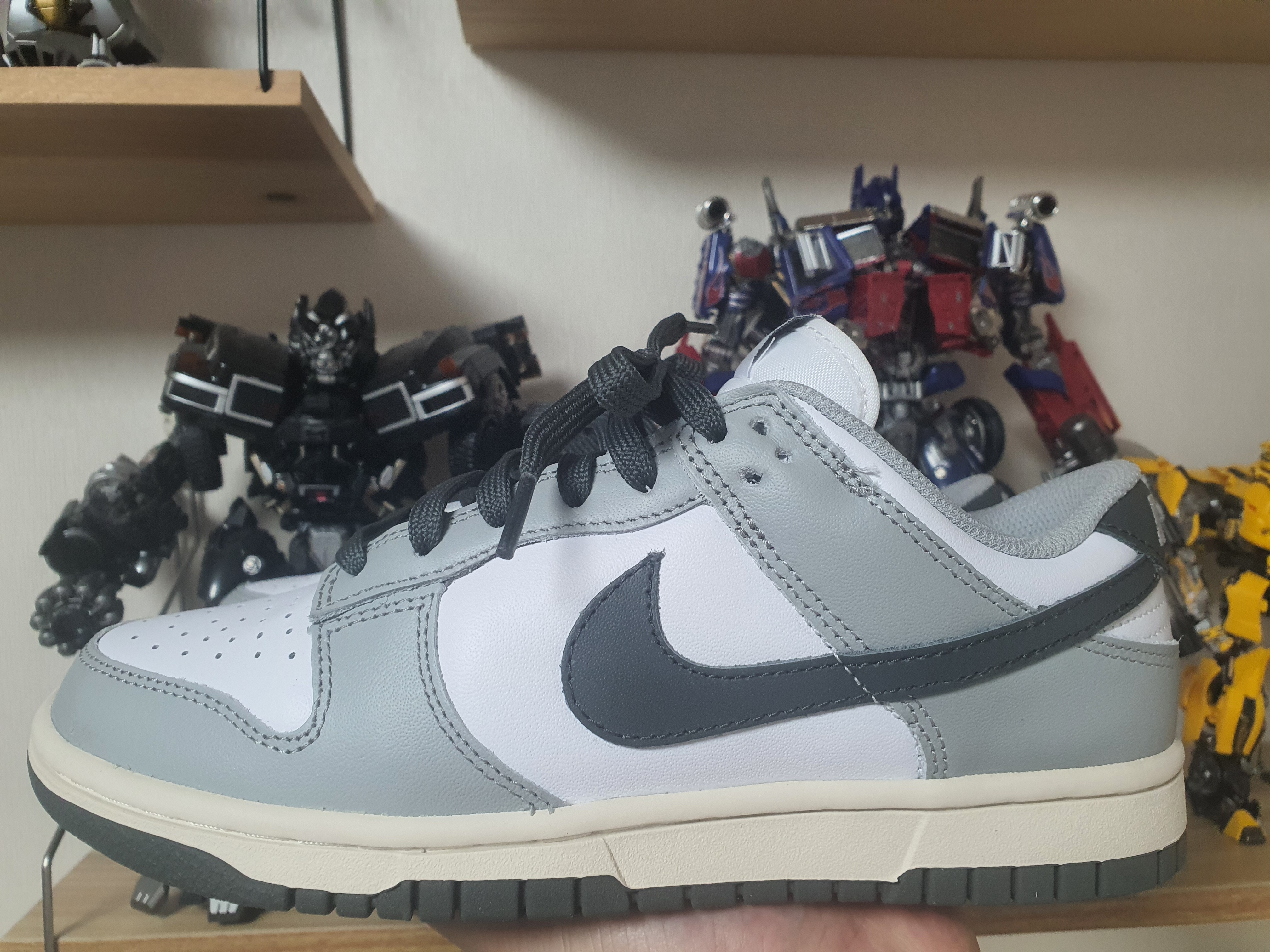 (W) Nike Dunk Low Light Smoke Grey 착용 스타일 - 1