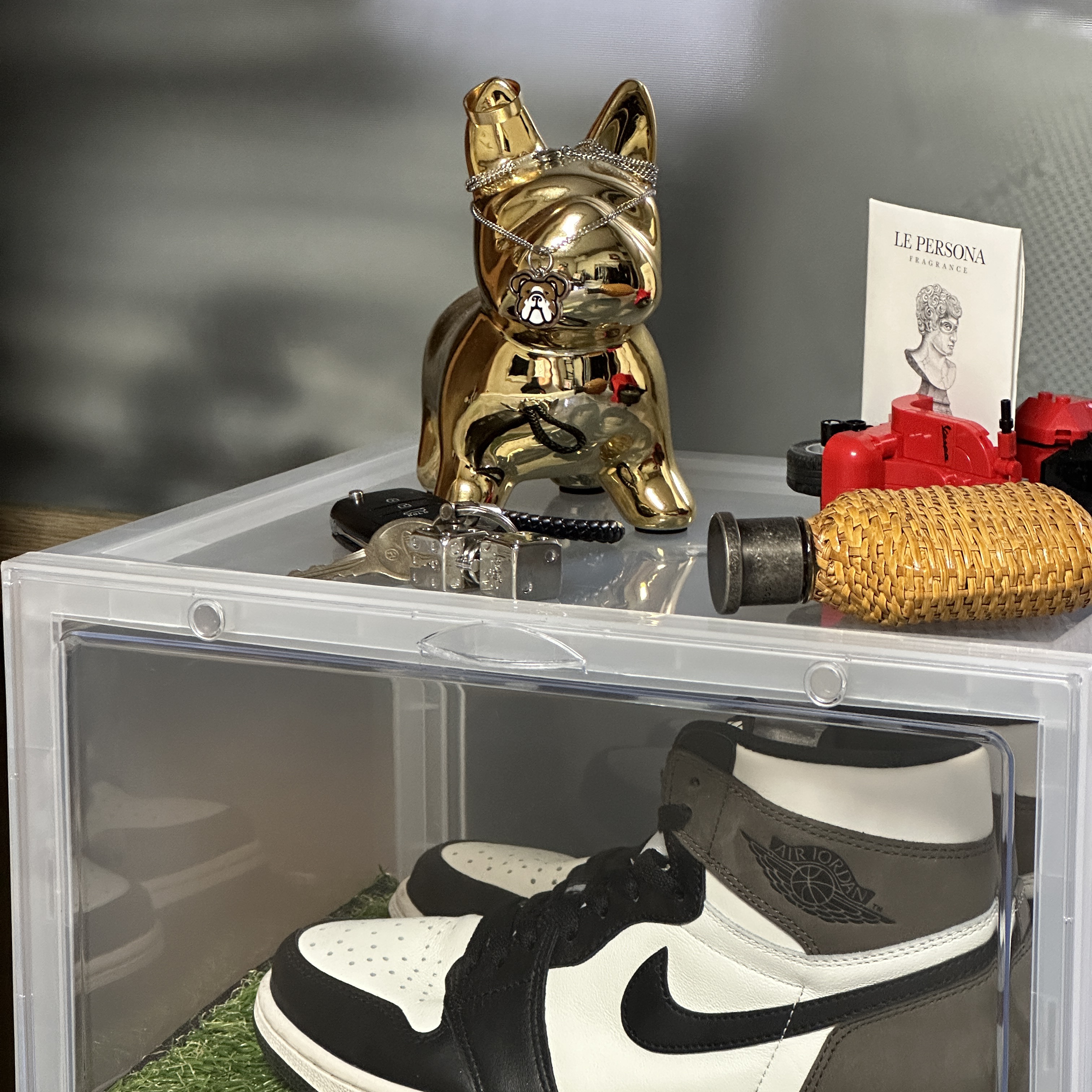Jordan 1 Retro High OG Black Mocha, Stussy Metal Dice Keychain Silver 착용 스타일