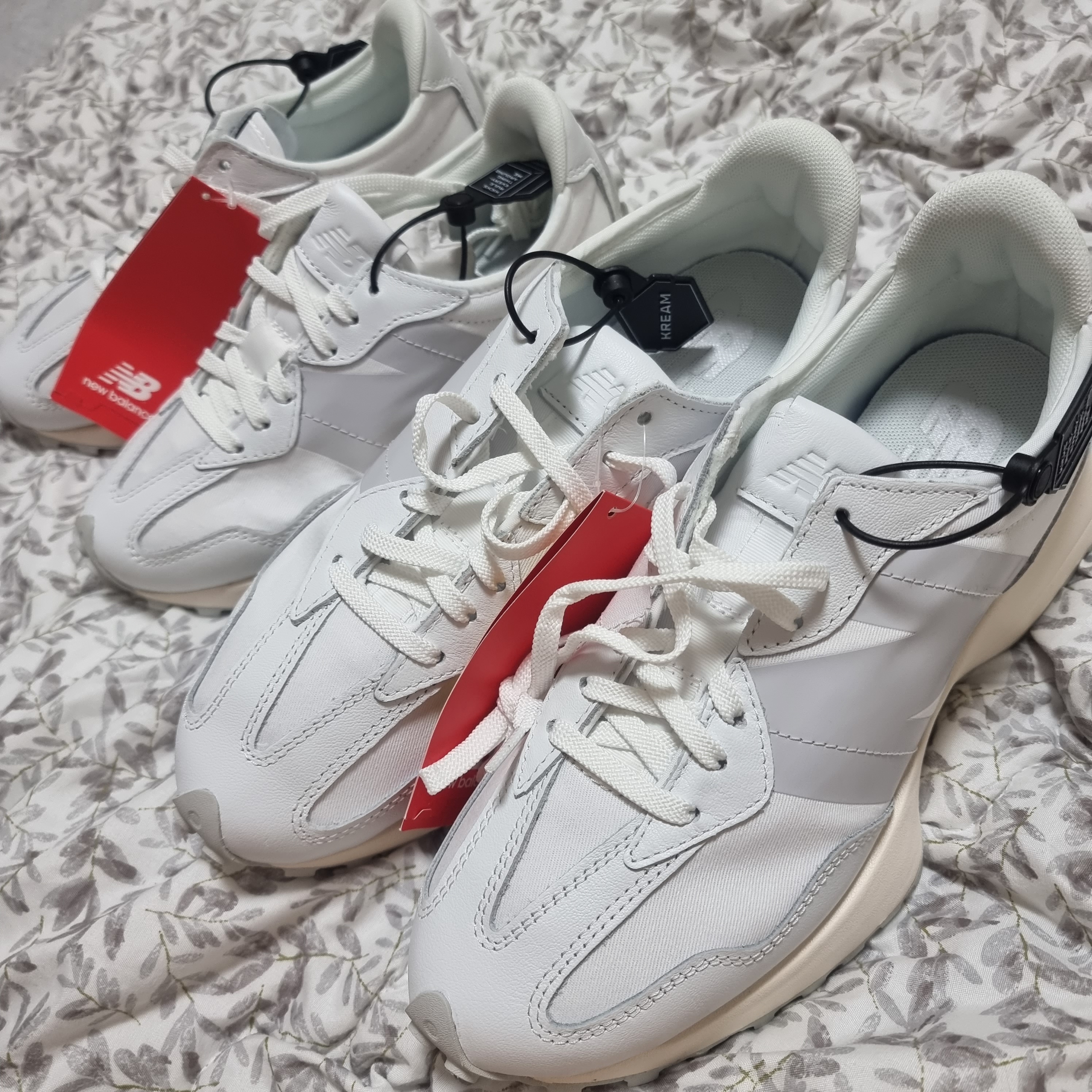 (W) New Balance 327 White - JD Sports Exclusive 착용 스타일 - 3