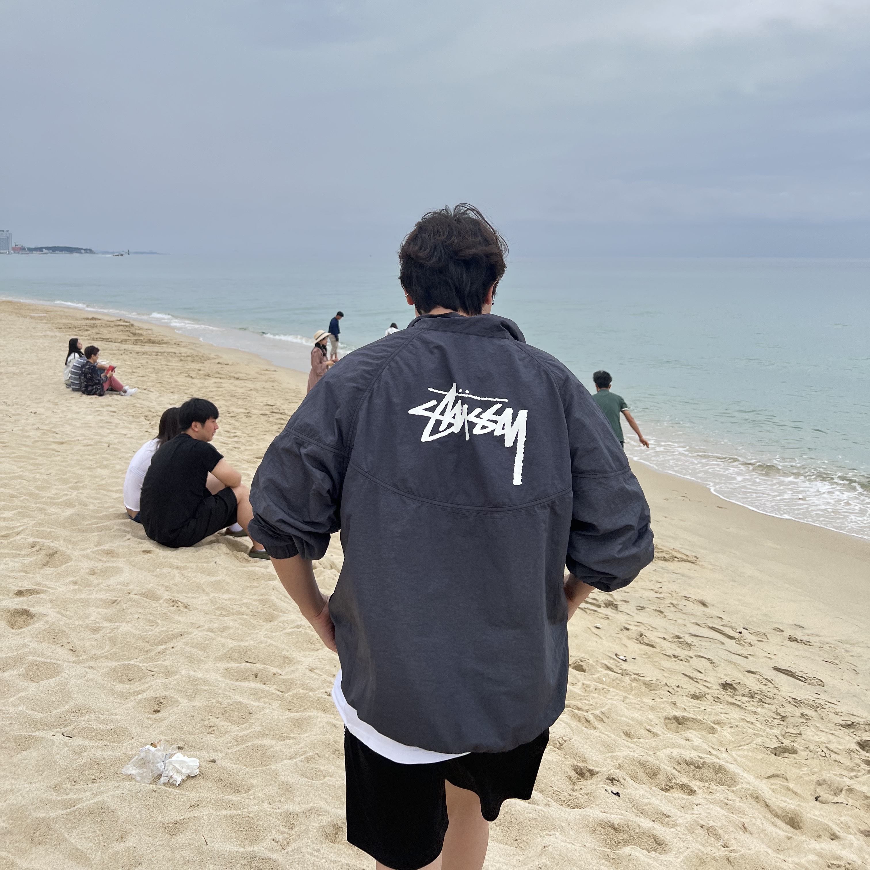 Nike x Stussy Windrunner Jacket Off Noir, Nike Dunk Low Retro Black 착용 스타일 - 3