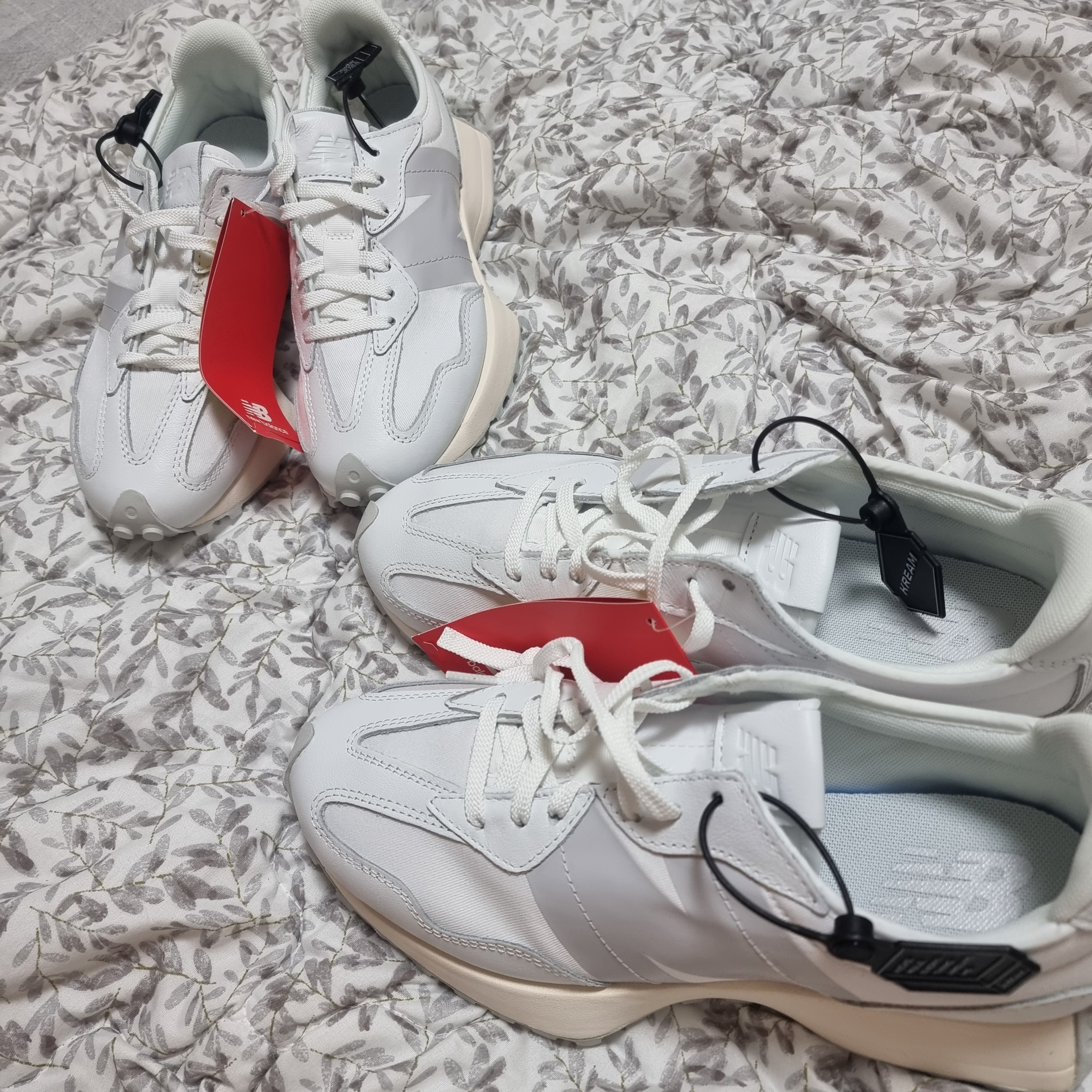 (W) New Balance 327 White - JD Sports Exclusive 착용 스타일 - 2