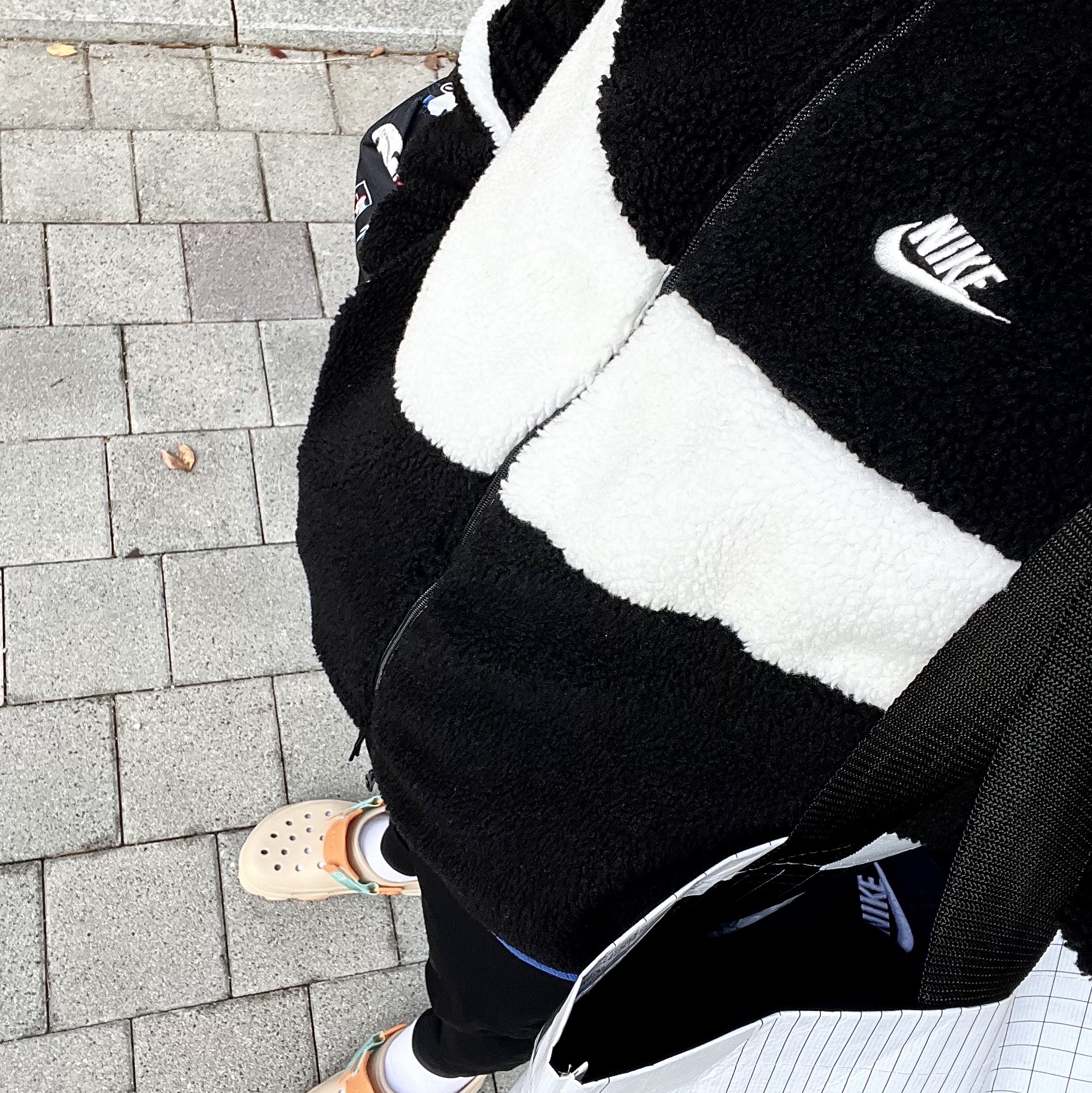 Nike Big Swoosh Full Zip Jacket Black Sail 착용 스타일