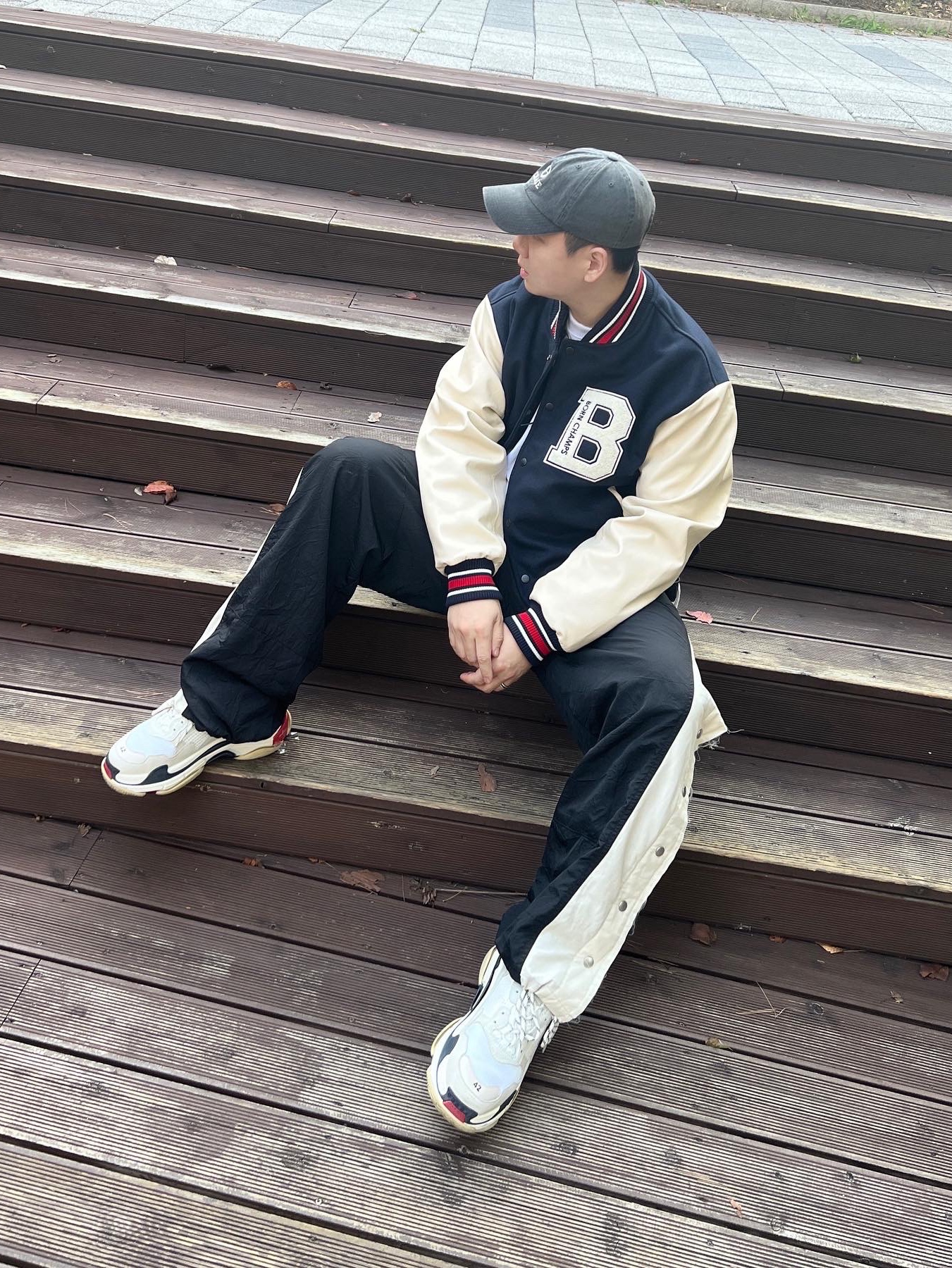 Balenciaga Triple S White Black Red 2019 착용 스타일 - 3