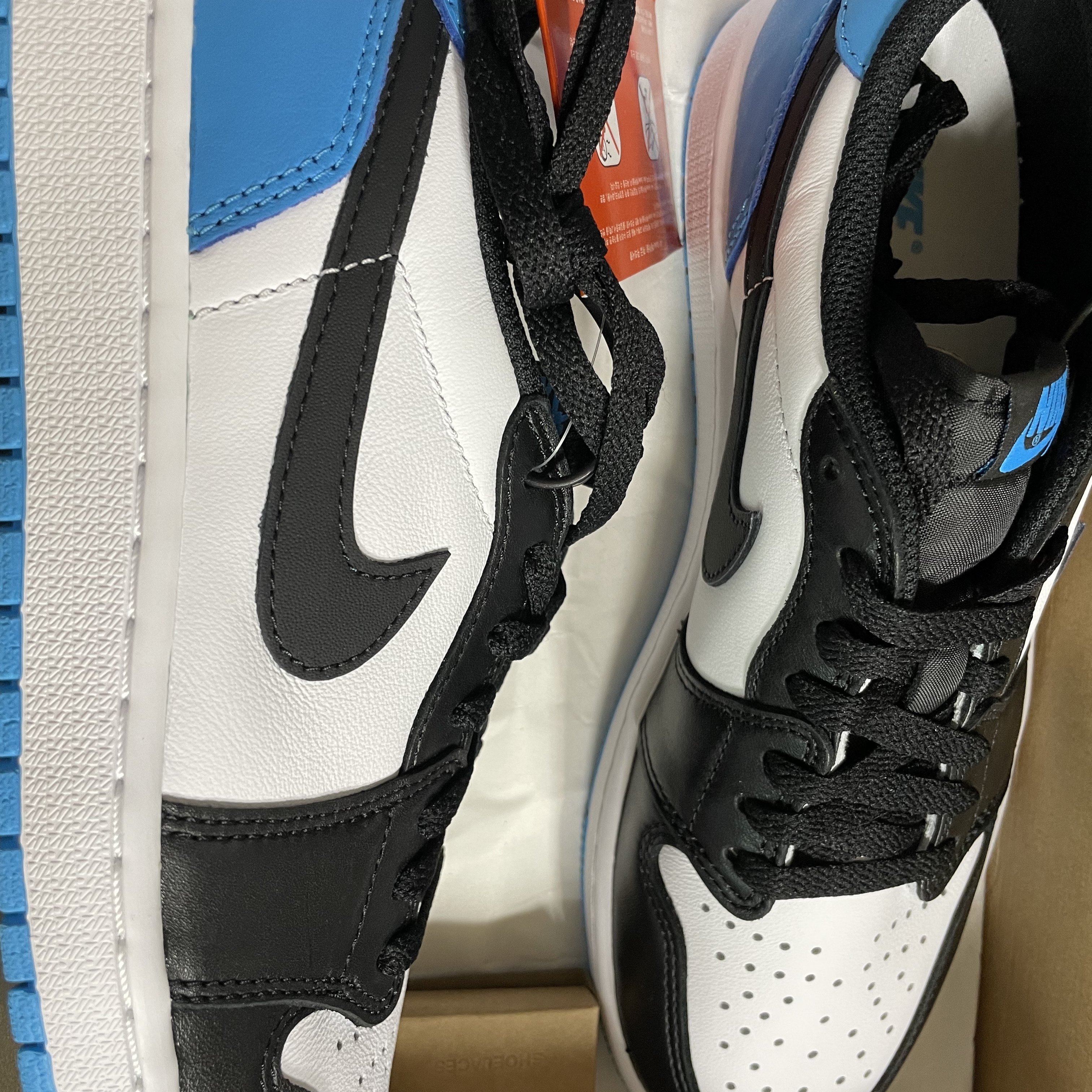 Jordan 1 Retro Low OG Black and Dark Powder Blue, (W) Jordan 1 Retro Low OG Black and Dark Powder Blue 착용 스타일 - 1