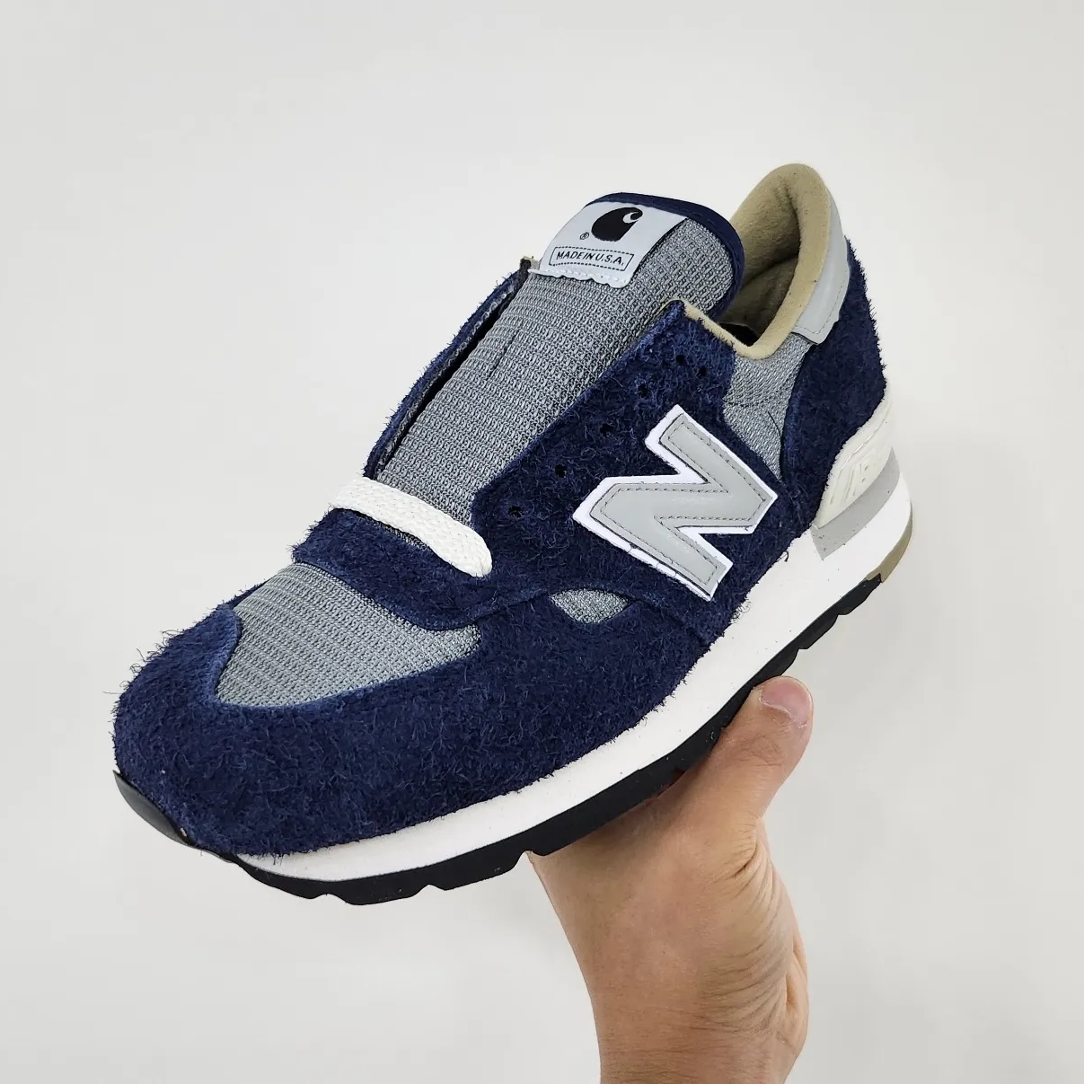 New Balance x Carhartt WIP 990v1 Made in USA Sculpture Center 착용 스타일 - 1