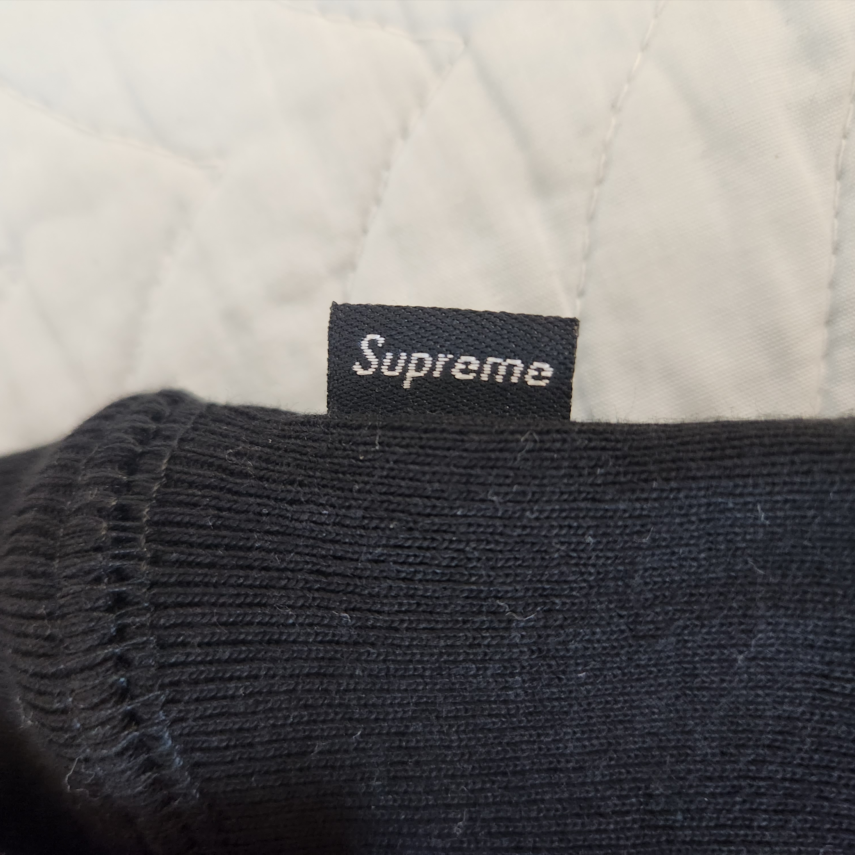 Supreme Capital Hooded Sweatshirt Black - 22FW 착용 스타일 - 3