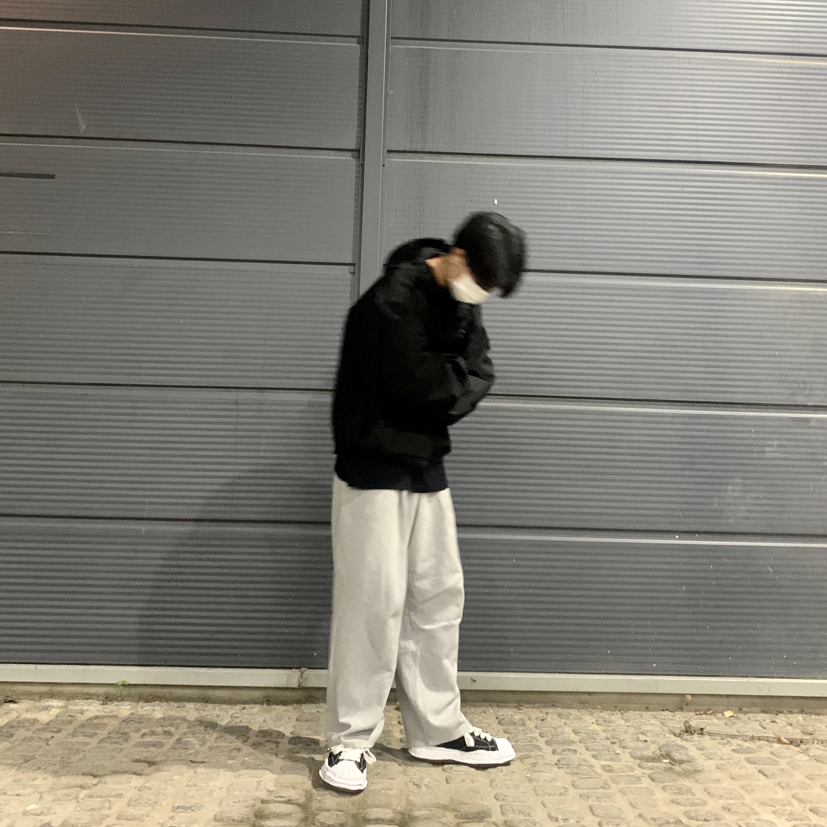 Maison Mihara Yasuhiro Blakey OG Sole Canvas Low-top Sneakers Black White 착용 스타일 - 1