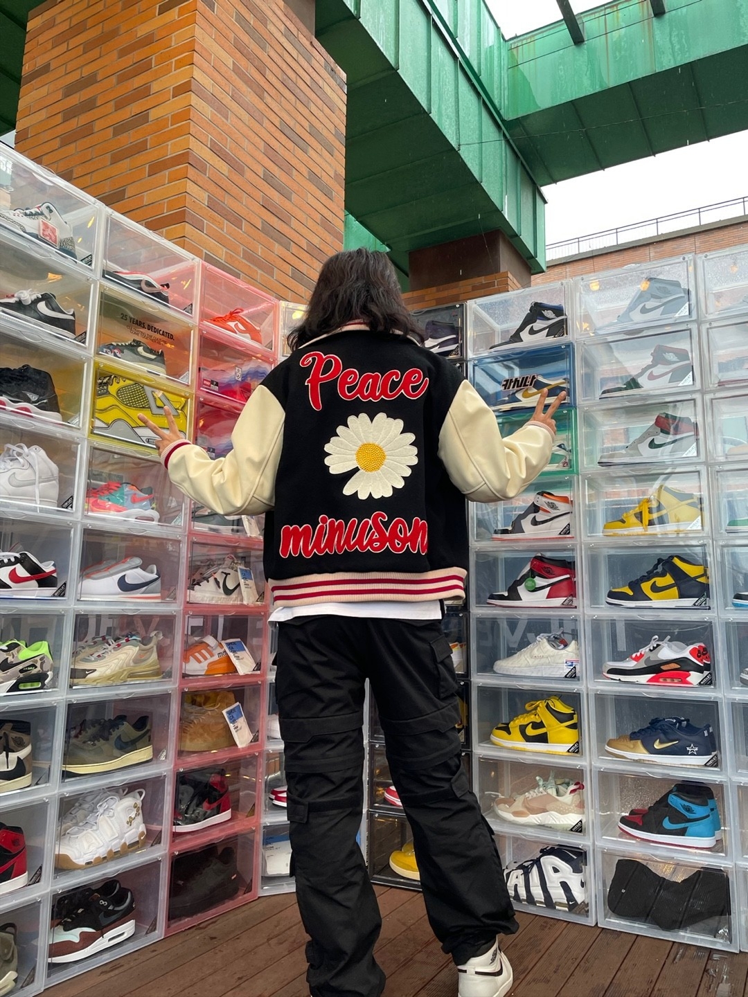 Peaceminusone Varsity Jacket #1 Black, Jordan 1 Retro High OG Defiant SB NYC to Paris 착용 스타일 - 1