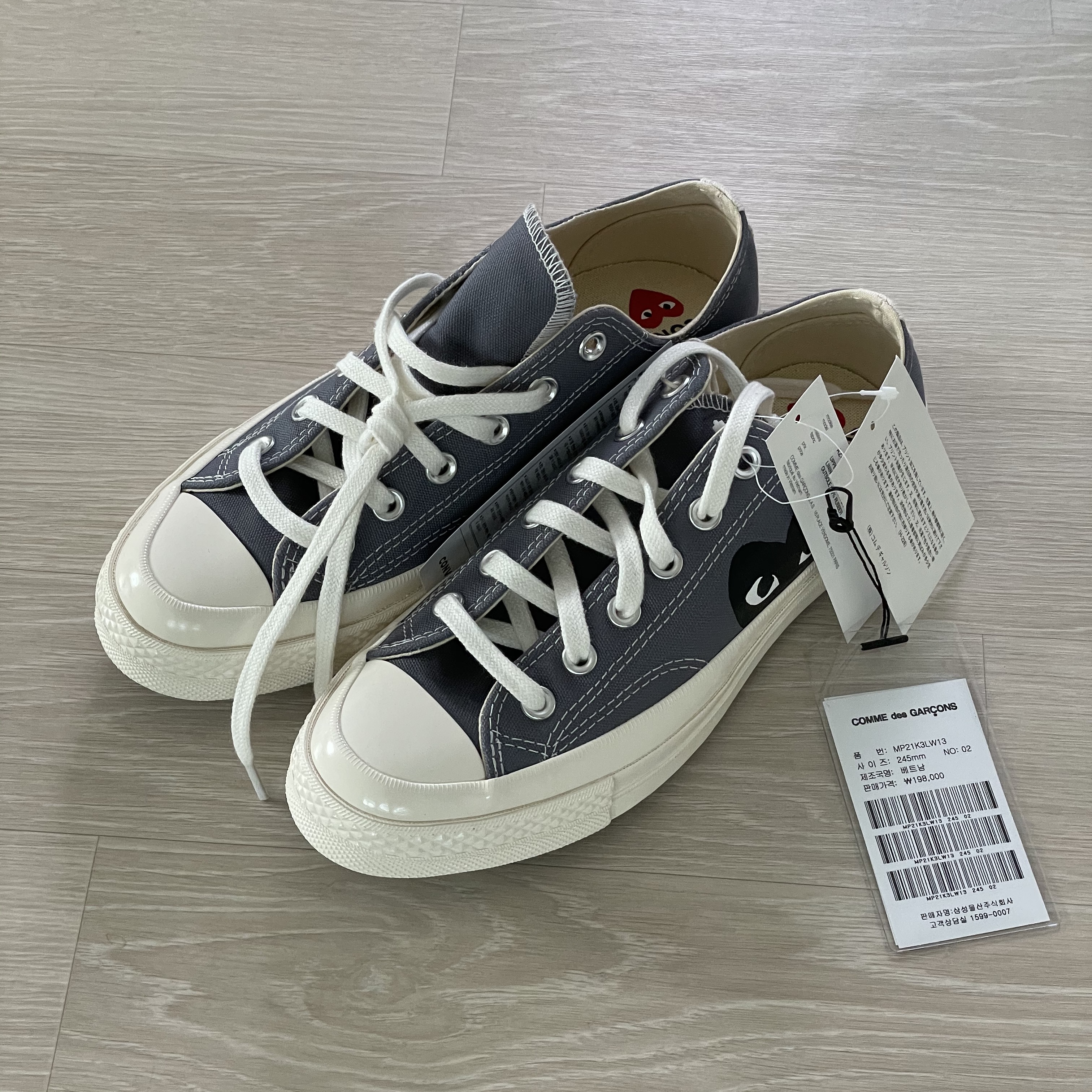 Vans Vault OG Classic Slip-On LX Checkerboard, Converse x Play Comme des Garcons Chuck 70 Ox Steel Gray 착용 스타일 - 4