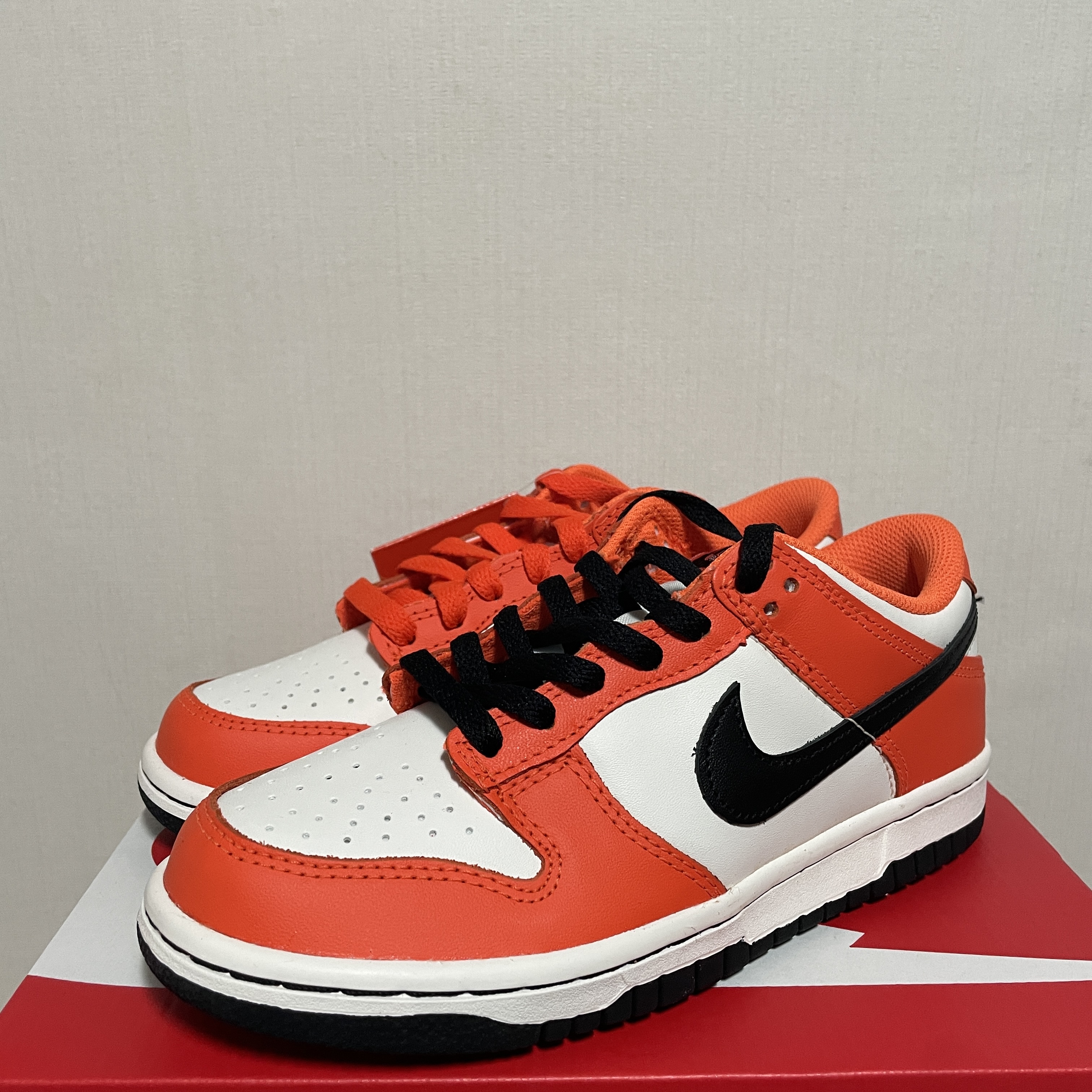 (GS) Nike Dunk Low Safety Orange 착용 스타일 - 1