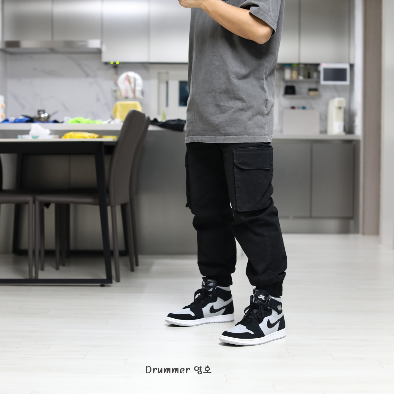 Jordan 1 Zoom Air CMFT Black Light Smoke Grey 착용 스타일 - 1