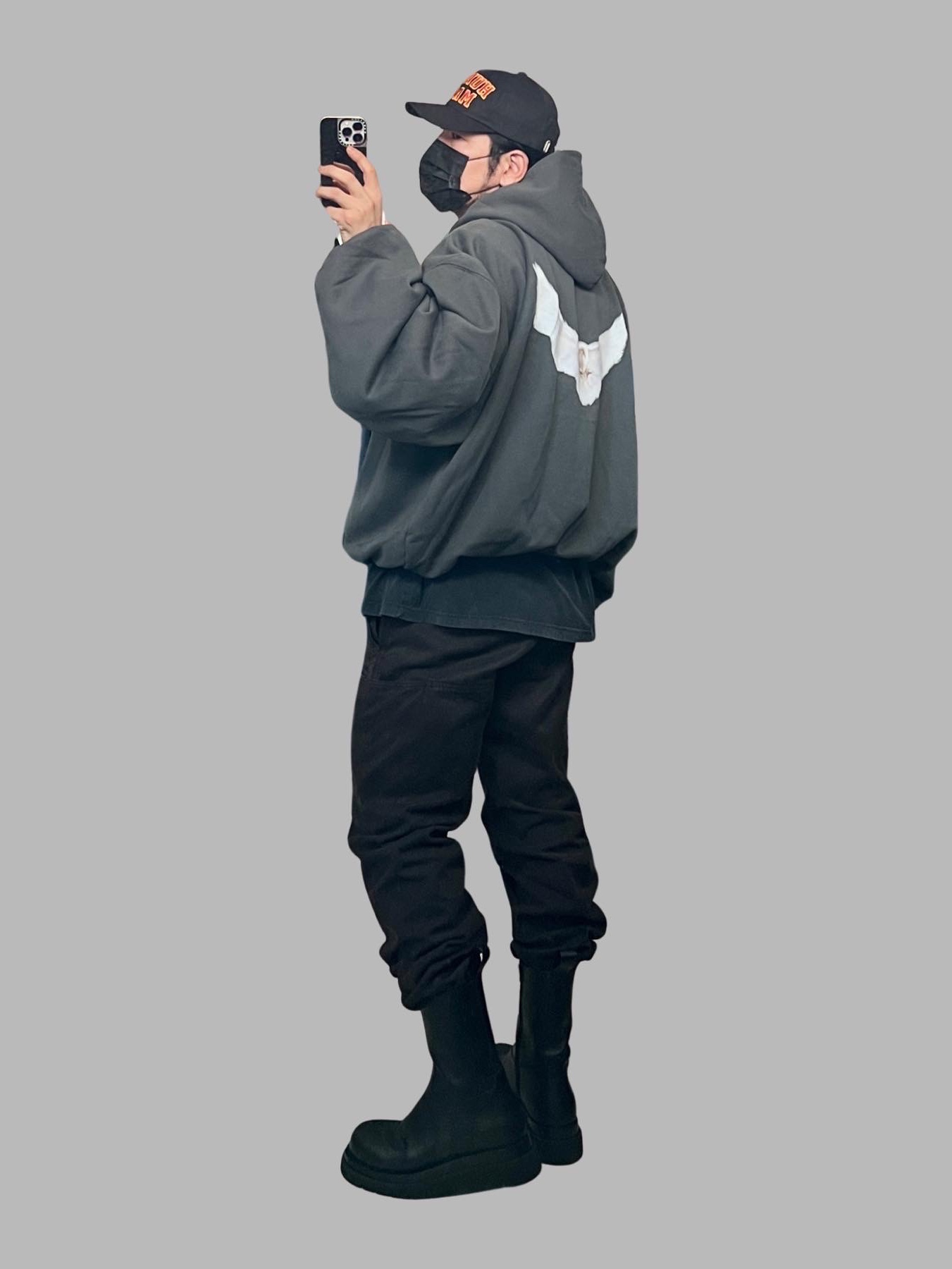 Yeezy Gap Engineered By Balenciaga Dove Hoodie Black, Yeezy Gap Engineered By Balenciaga Sateen Cargo Pants Black 착용 스타일
