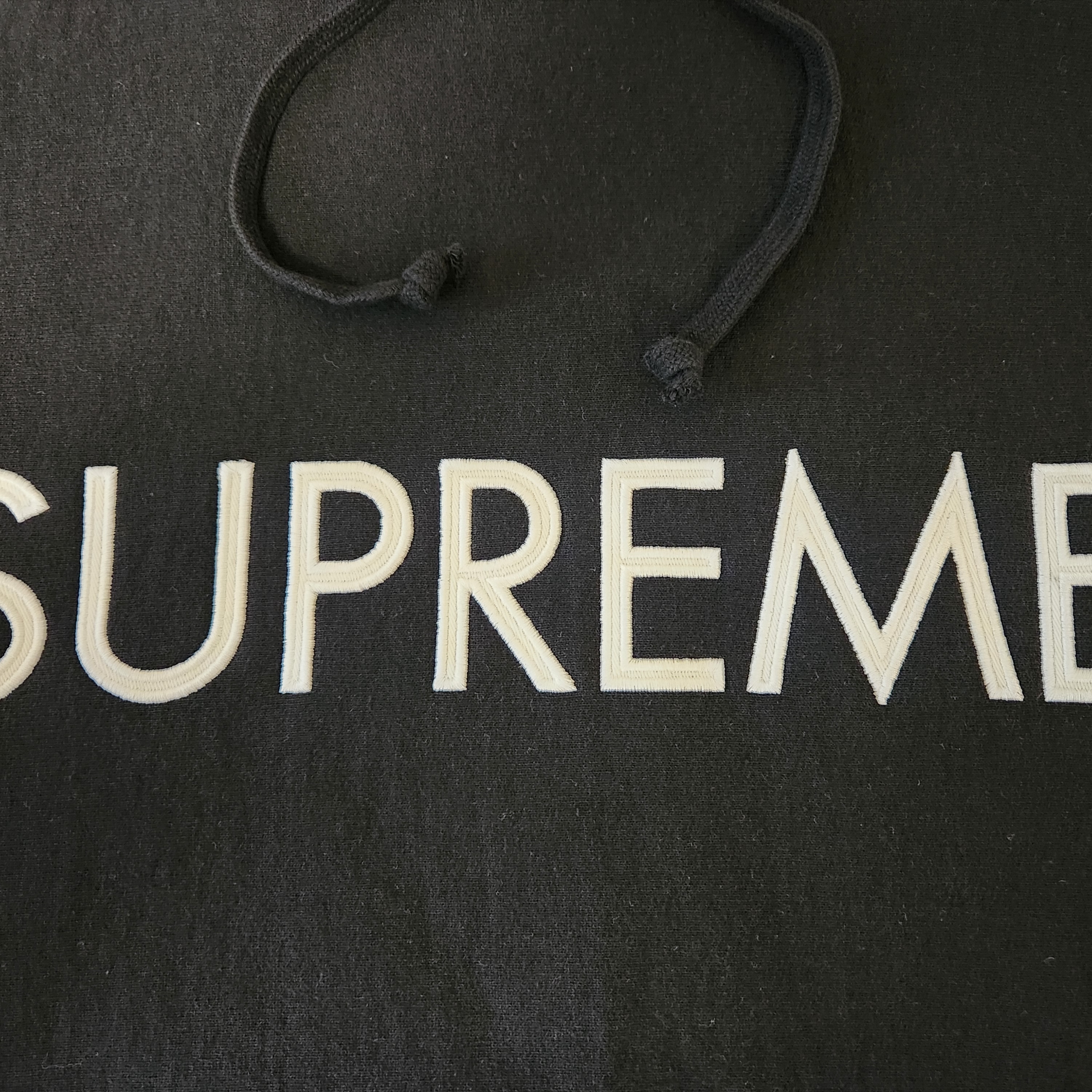 Supreme Capital Hooded Sweatshirt Black - 22FW 착용 스타일 - 2