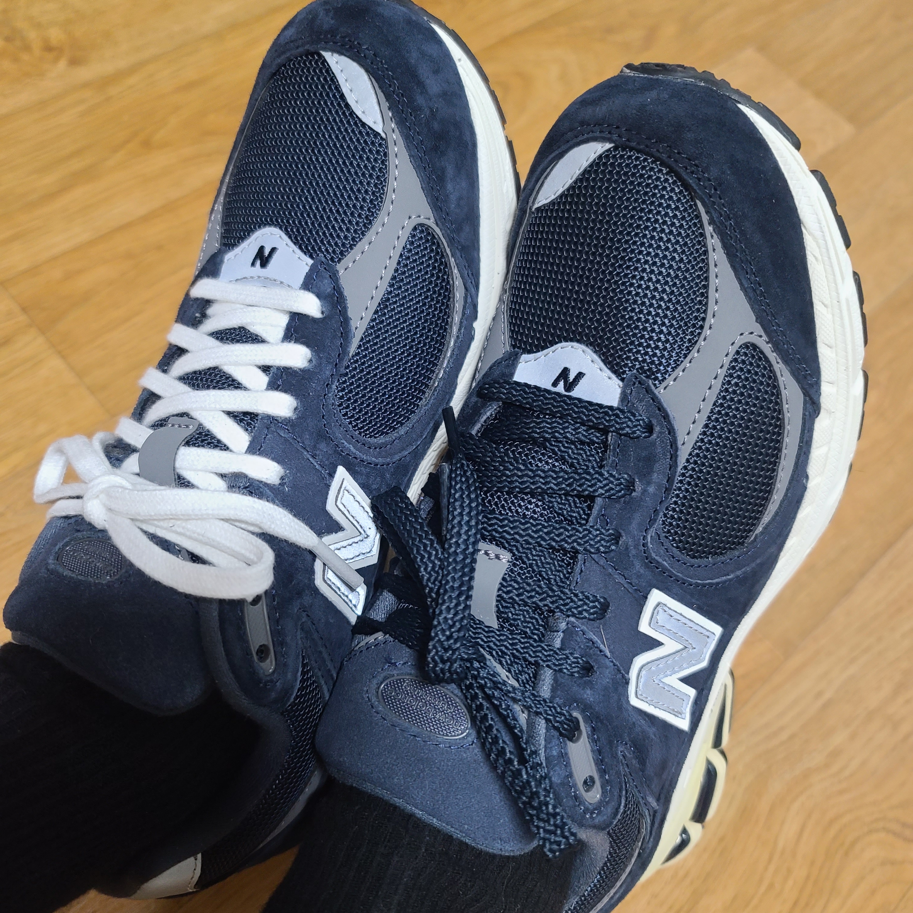 New Balance 2002R Eclipse Castlerock 착용 스타일 - 1