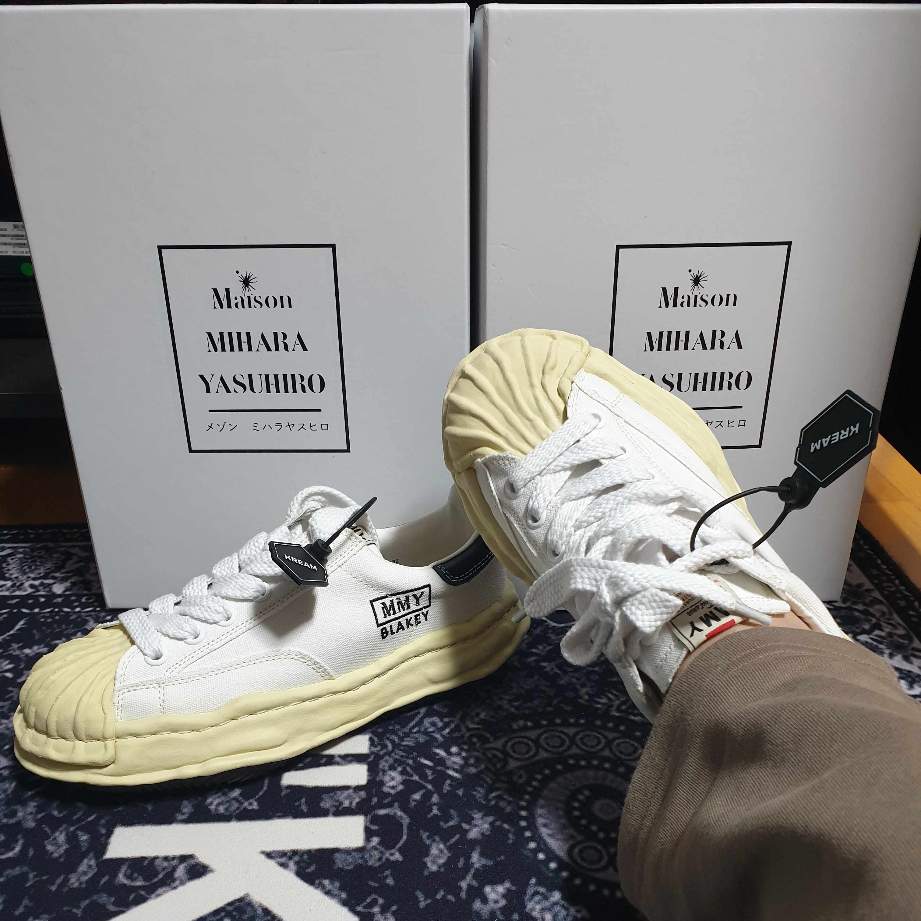 Maison Mihara Yasuhiro Blakey VL OG Sole Canvas Low-top Sneakers White 착용 스타일 - 1