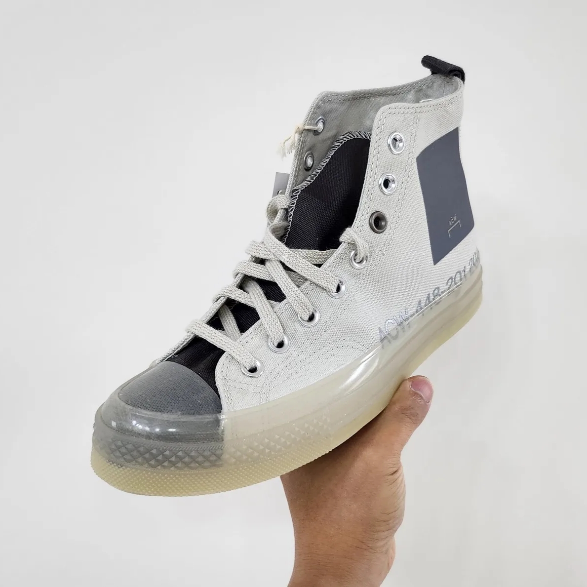 Converse x A-Cold-Wall Chuck 70 Hi Silver Birch 착용 스타일 - 1