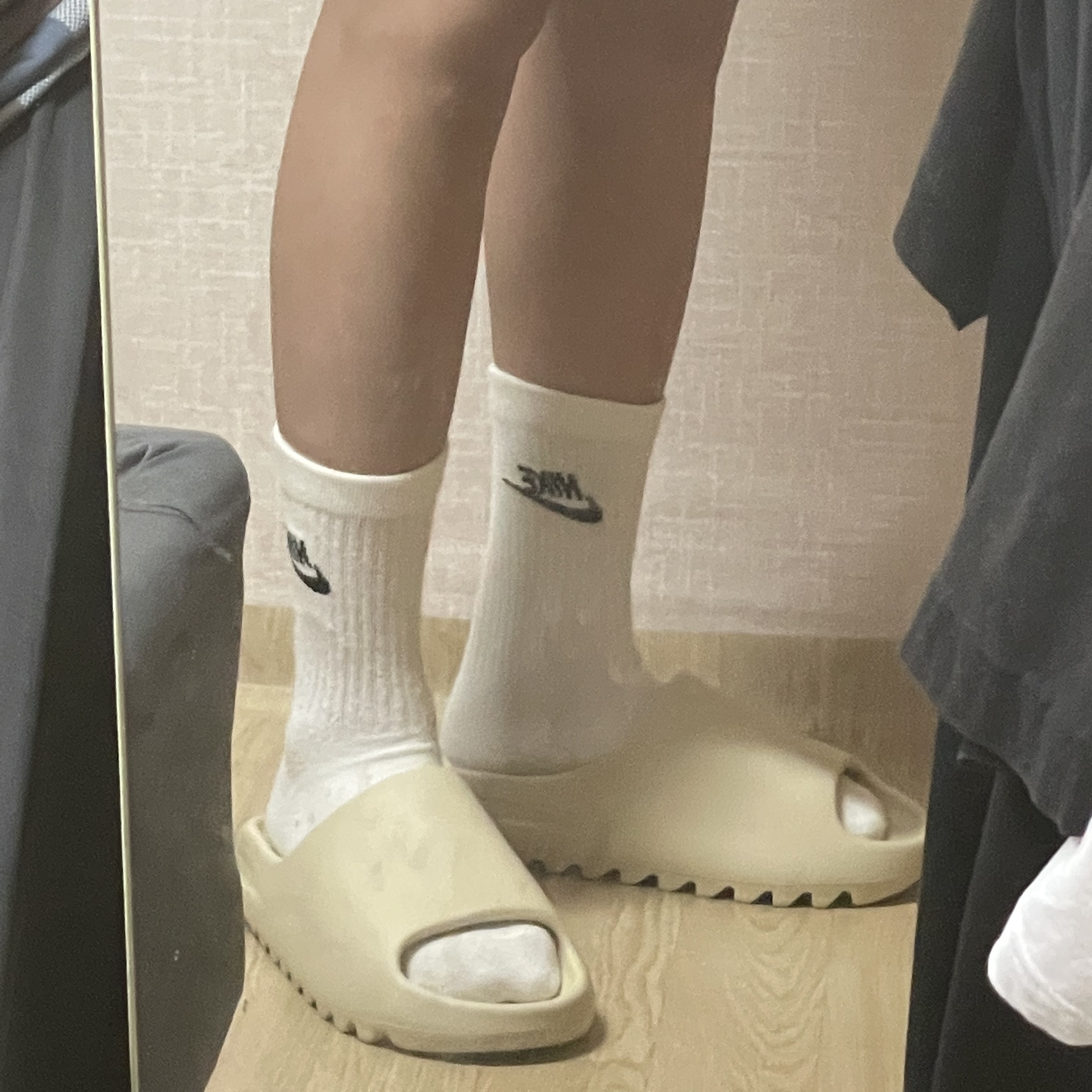 Adidas Yeezy Slide Bone 2022/2023 착용 스타일