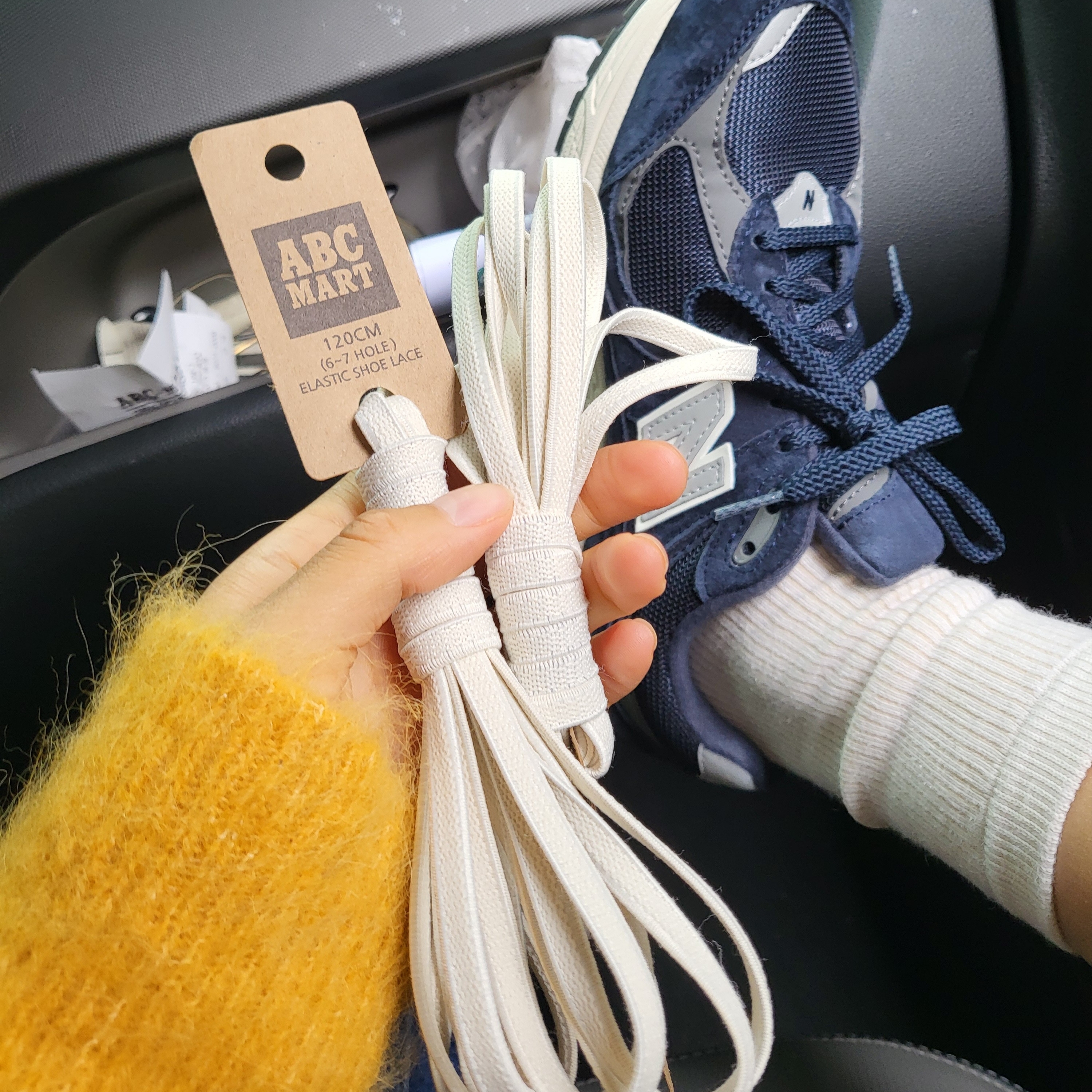 New Balance 2002R Eclipse Castlerock 착용 스타일 - 2