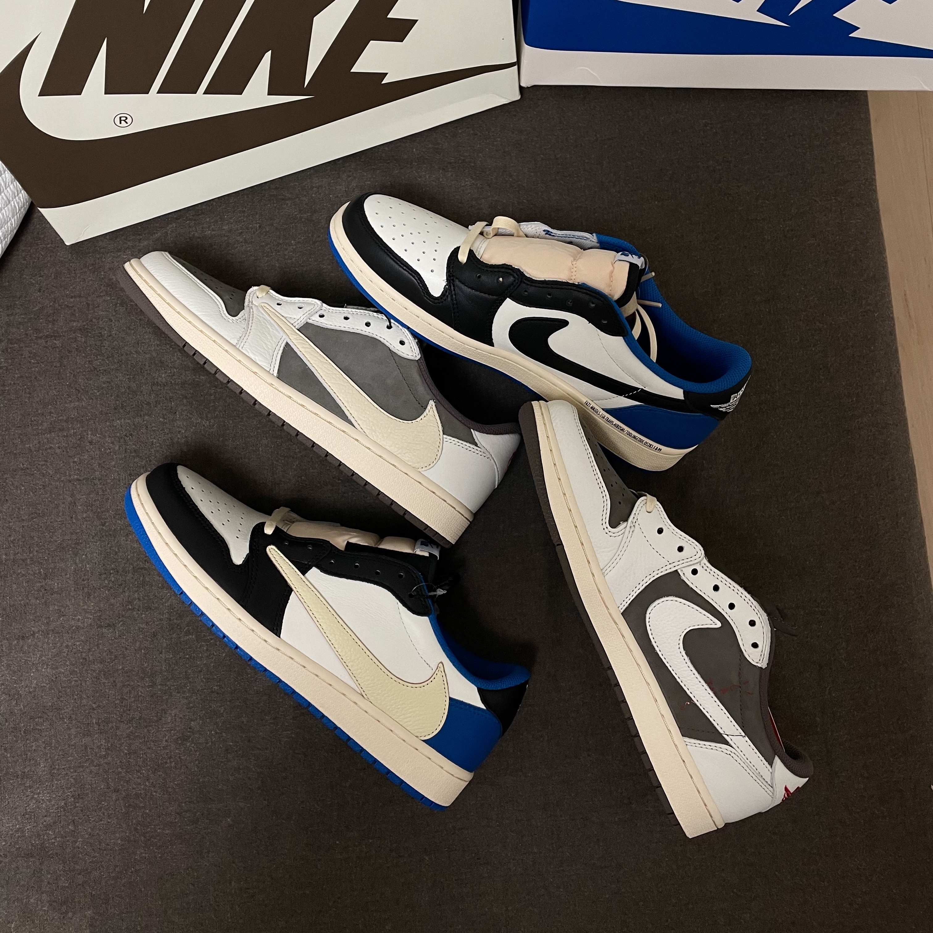 Jordan 1 x Travis Scott Retro Low OG SP Sail and Ridgerock, Jordan 1 x Travis Scott x Fragment Retro Low OG SP Military Blue 착용 스타일 - 1