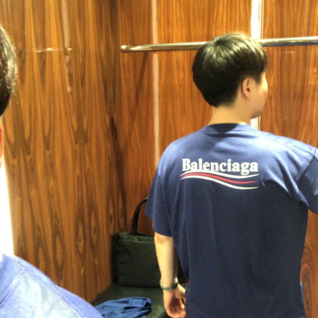Balenciaga Political Campaign Large Fit T-Shirt Blue 착용 스타일 - 1