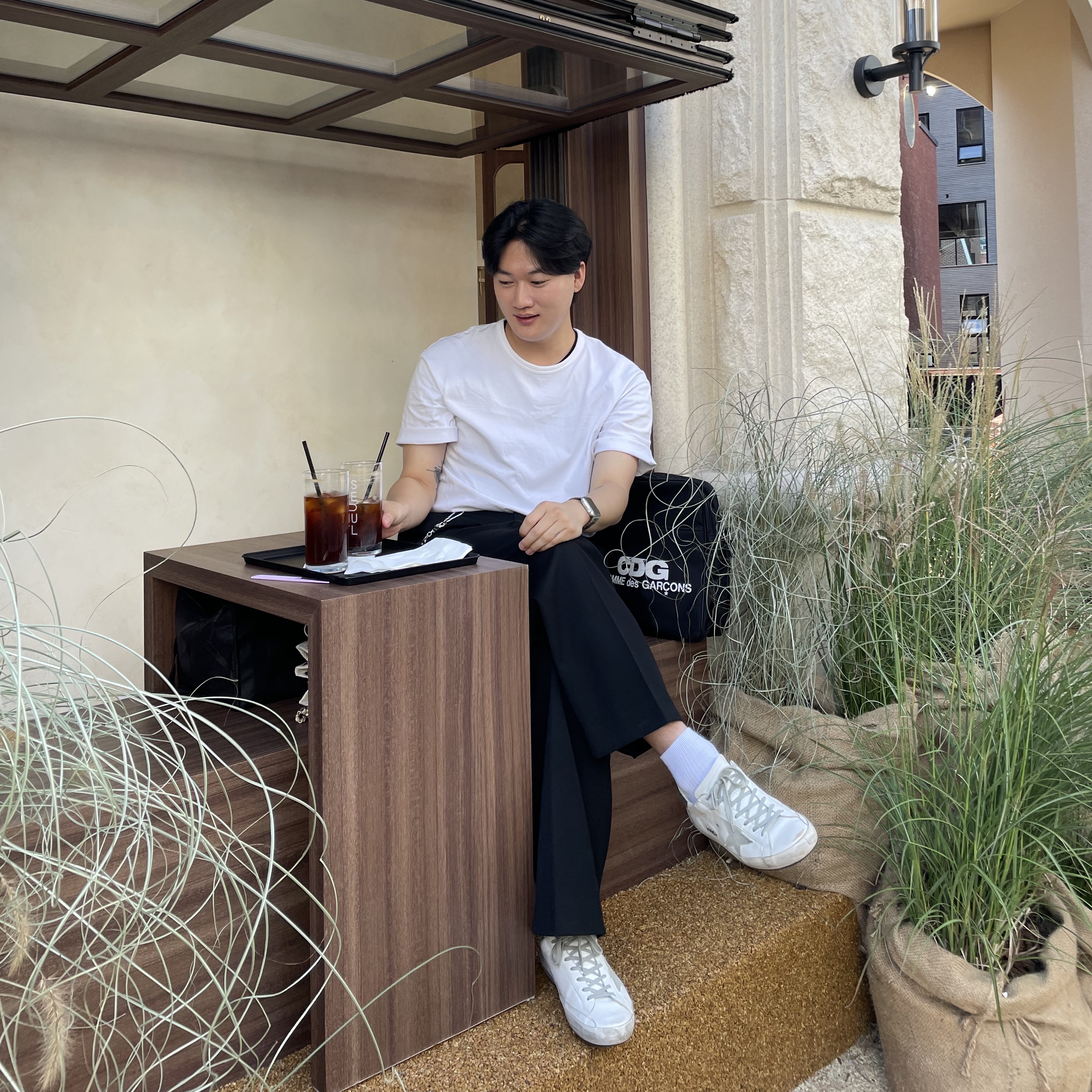Golden Goose Superstar White Silver Heel Tab Sneakers, CDG Shoulder Bag Black 착용 스타일