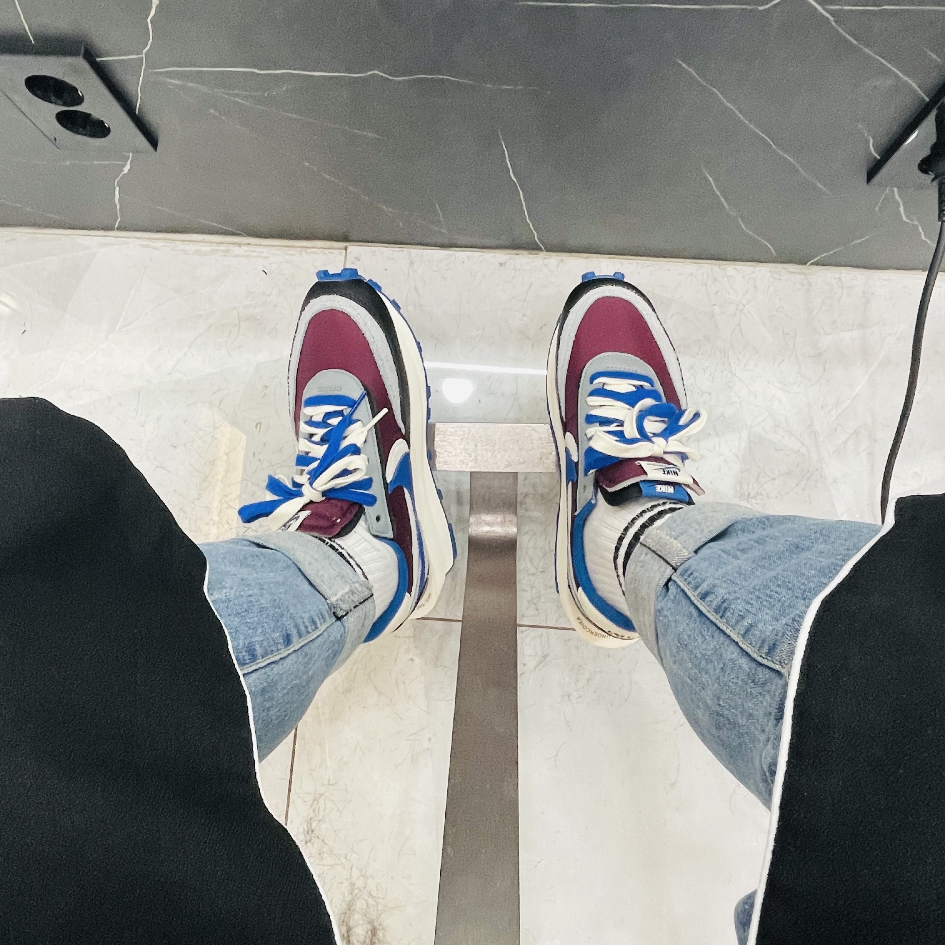 Nike x Sacai x Undercover LDWaffle Night Maroon Team Royal 착용 스타일 - 1