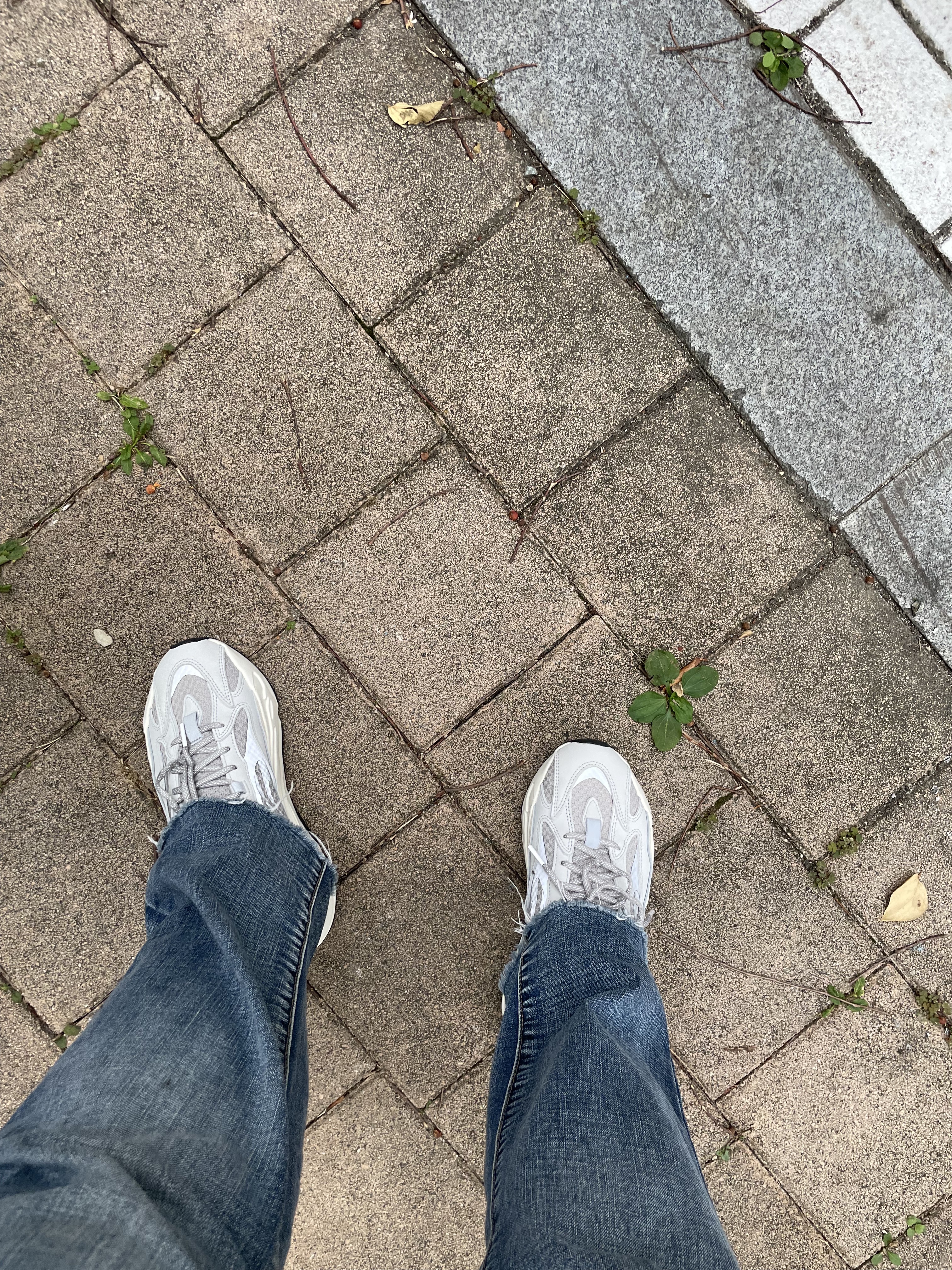 Adidas Yeezy Boost 700 V2 Static 2022 착용 스타일