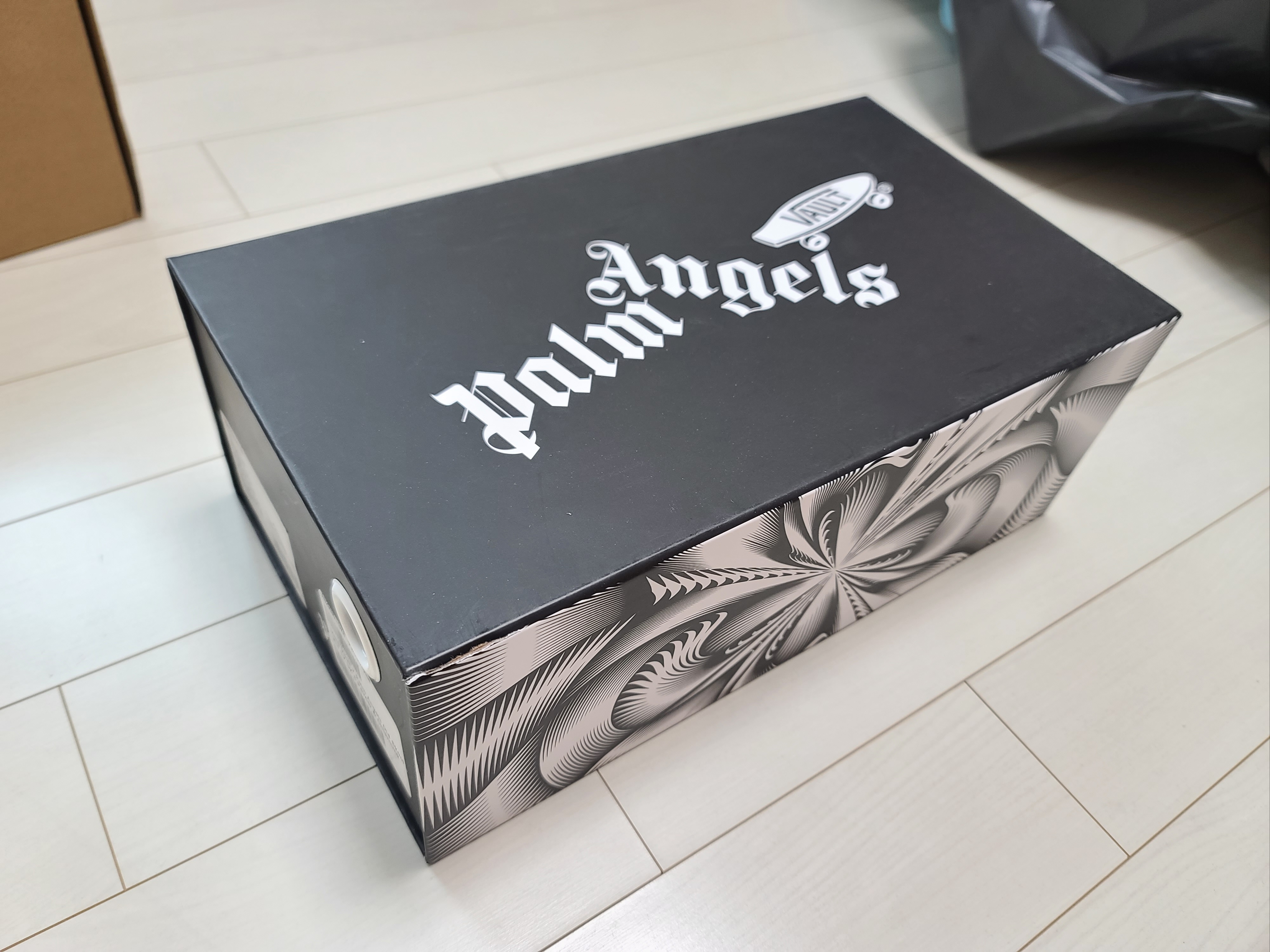 Vans Vault x Palm Angels Old Skool VLT LX Pewter 착용 스타일 - 2