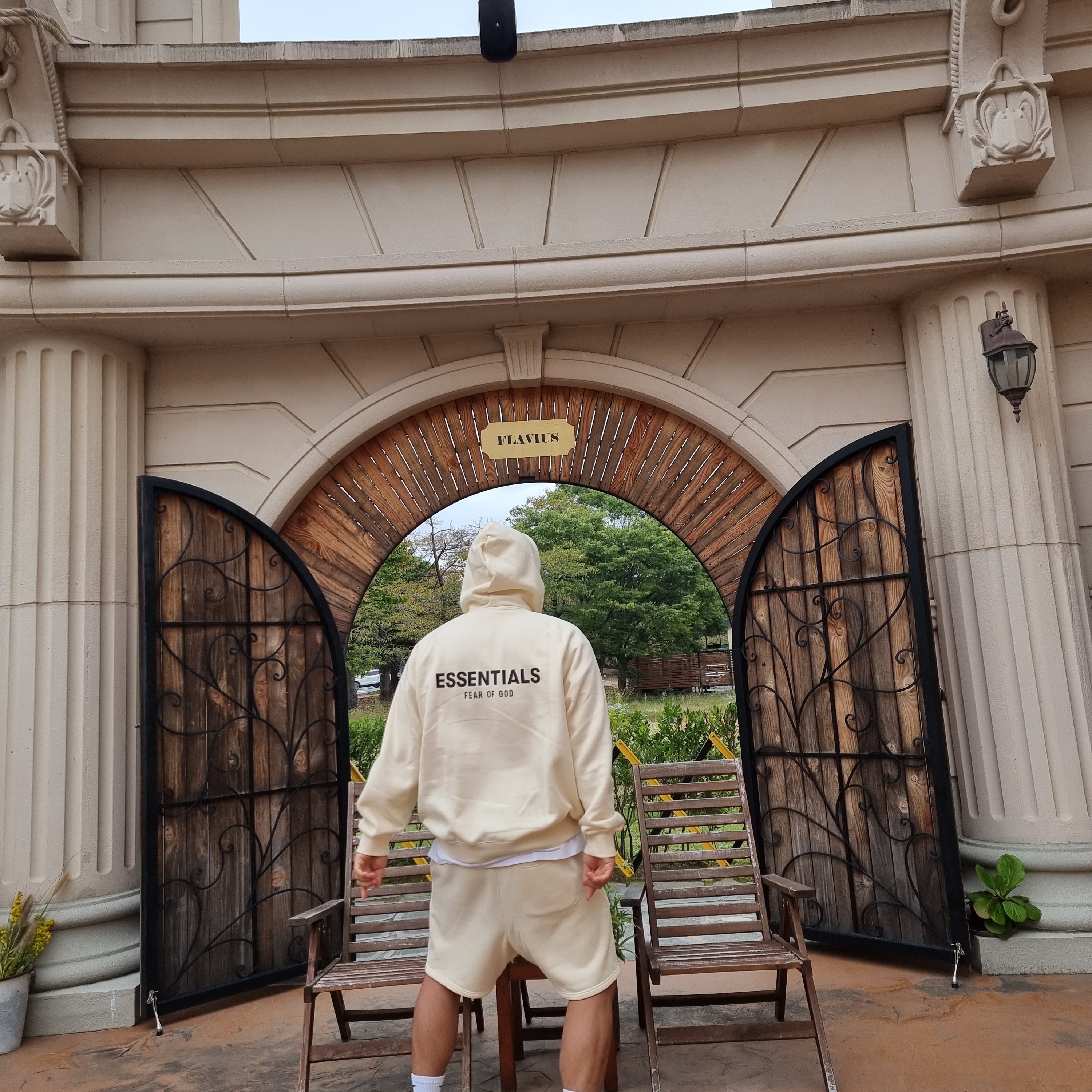 Essentials Pull-Over Hoodie Cream - 21SS, Essentials Sweatshorts Cream - 21SS 착용 스타일 - 2