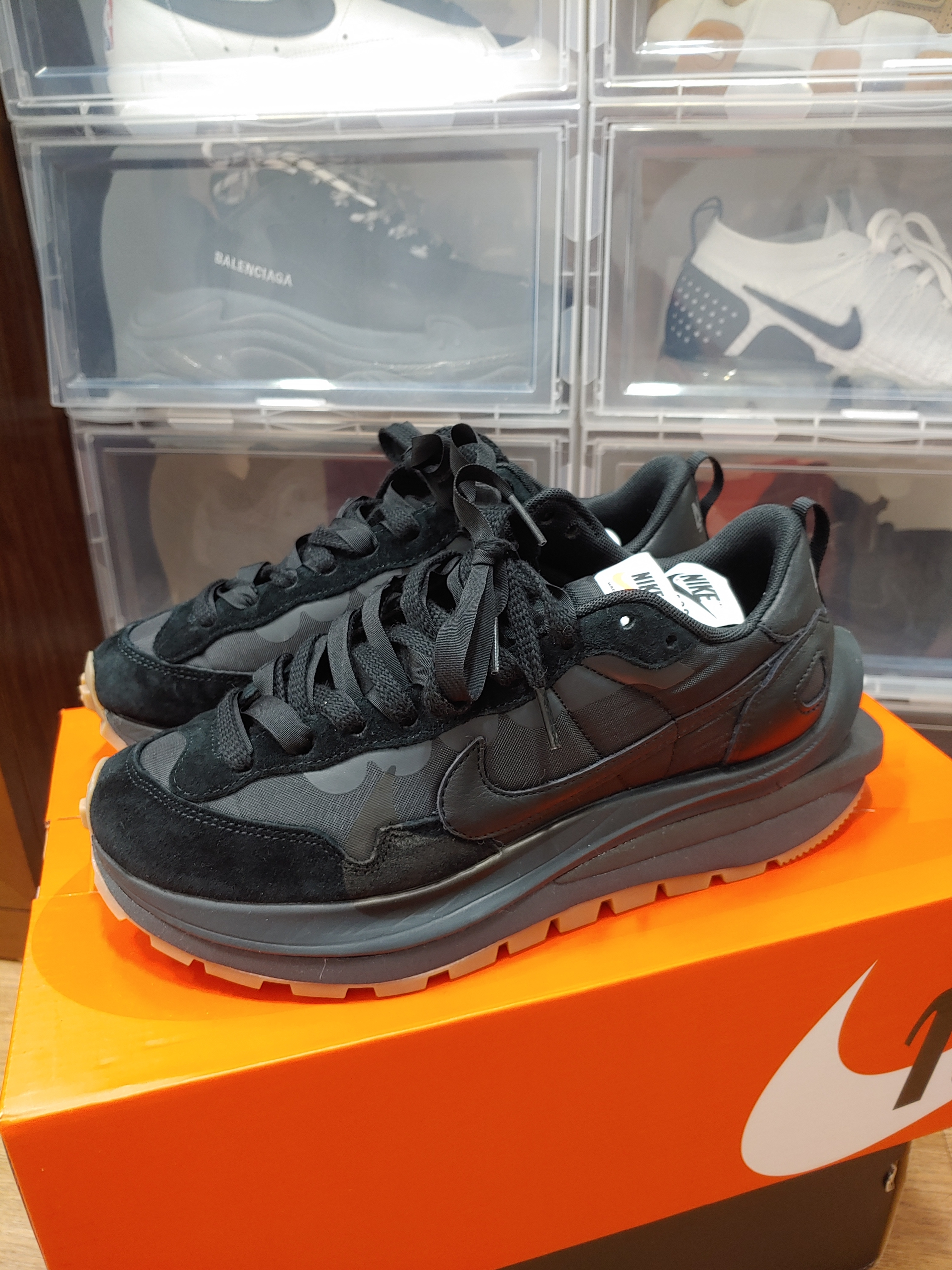 Nike x Sacai VaporWaffle Black and Gum 착용 스타일 - 1