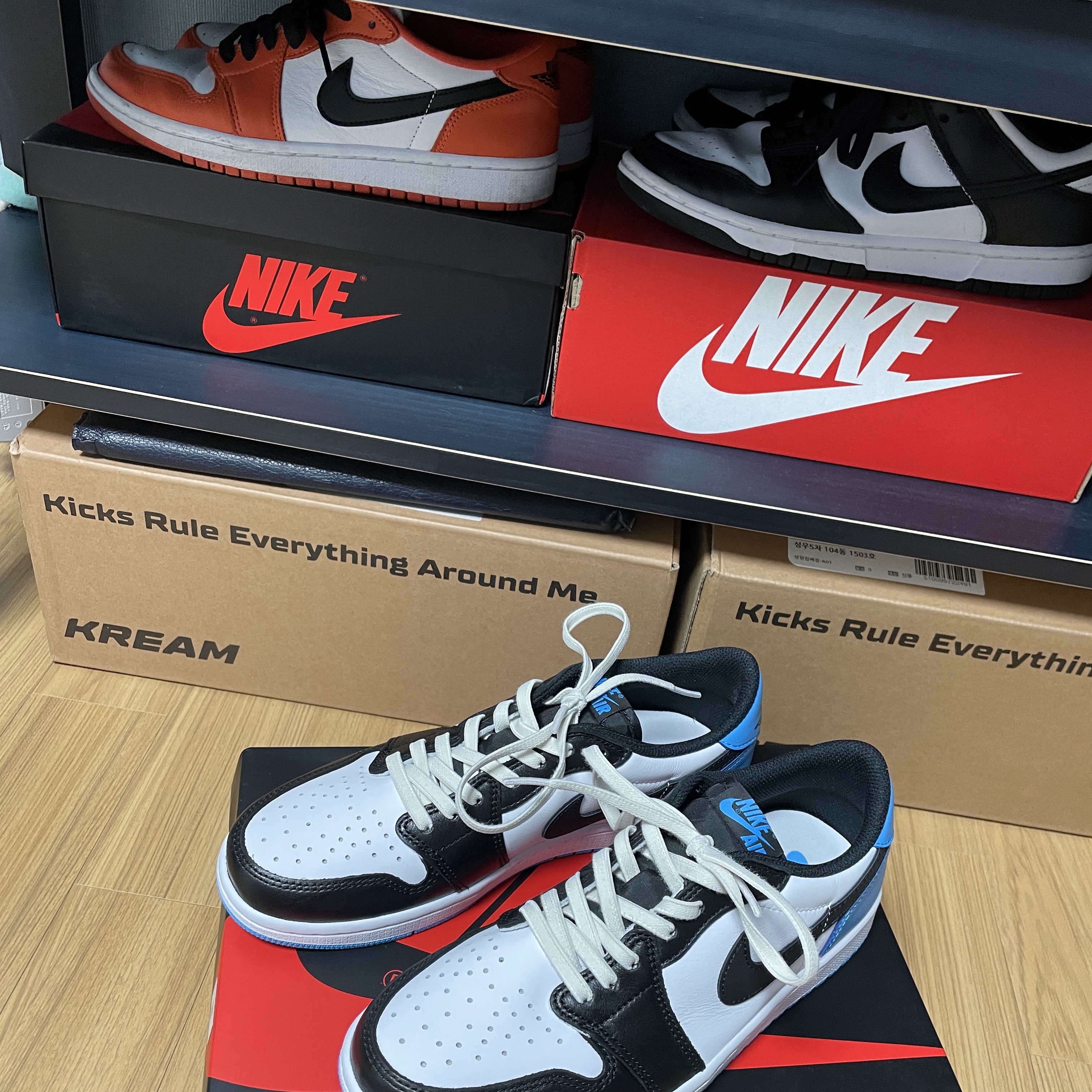 Jordan 1 Retro Low OG Black and Dark Powder Blue, (W) Jordan 1 Low OG Starfish 착용 스타일 - 1