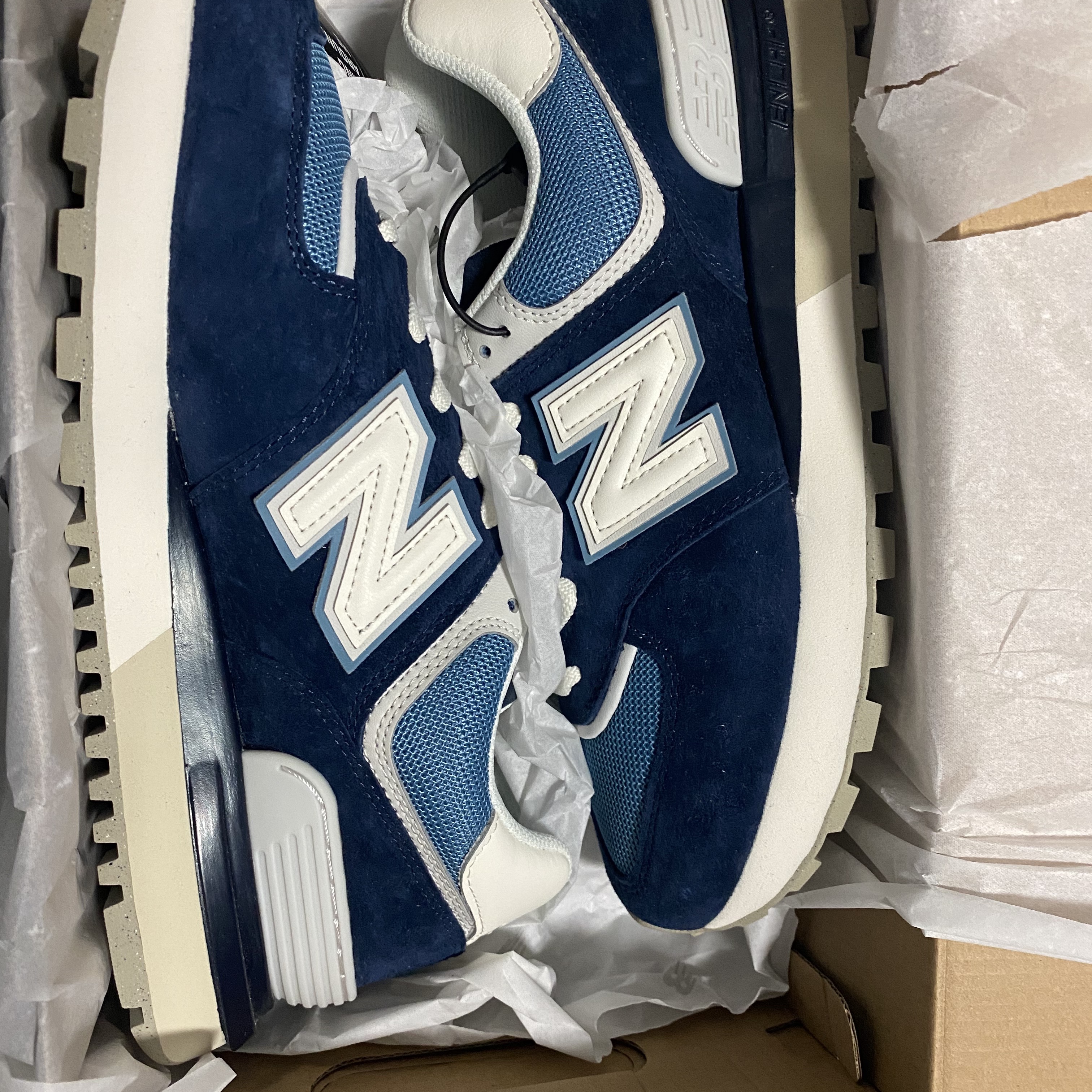 New Balance 574 Legacy Navy Sea Salt 착용 스타일 - 2